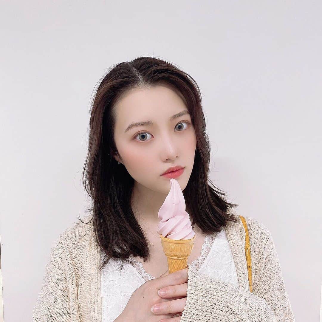木本花音のインスタグラム：「🍦🍦🍦 #데일리 #데일리룩 #데일리그램 #오오티디 #오오티디룩 #메이크업 #메이크 #얼스타그램 #멋스타그램 #이케아#아이스크림🍦 #daily #dailylook #ootd #makeup #make #ikea #icecream #softcream」
