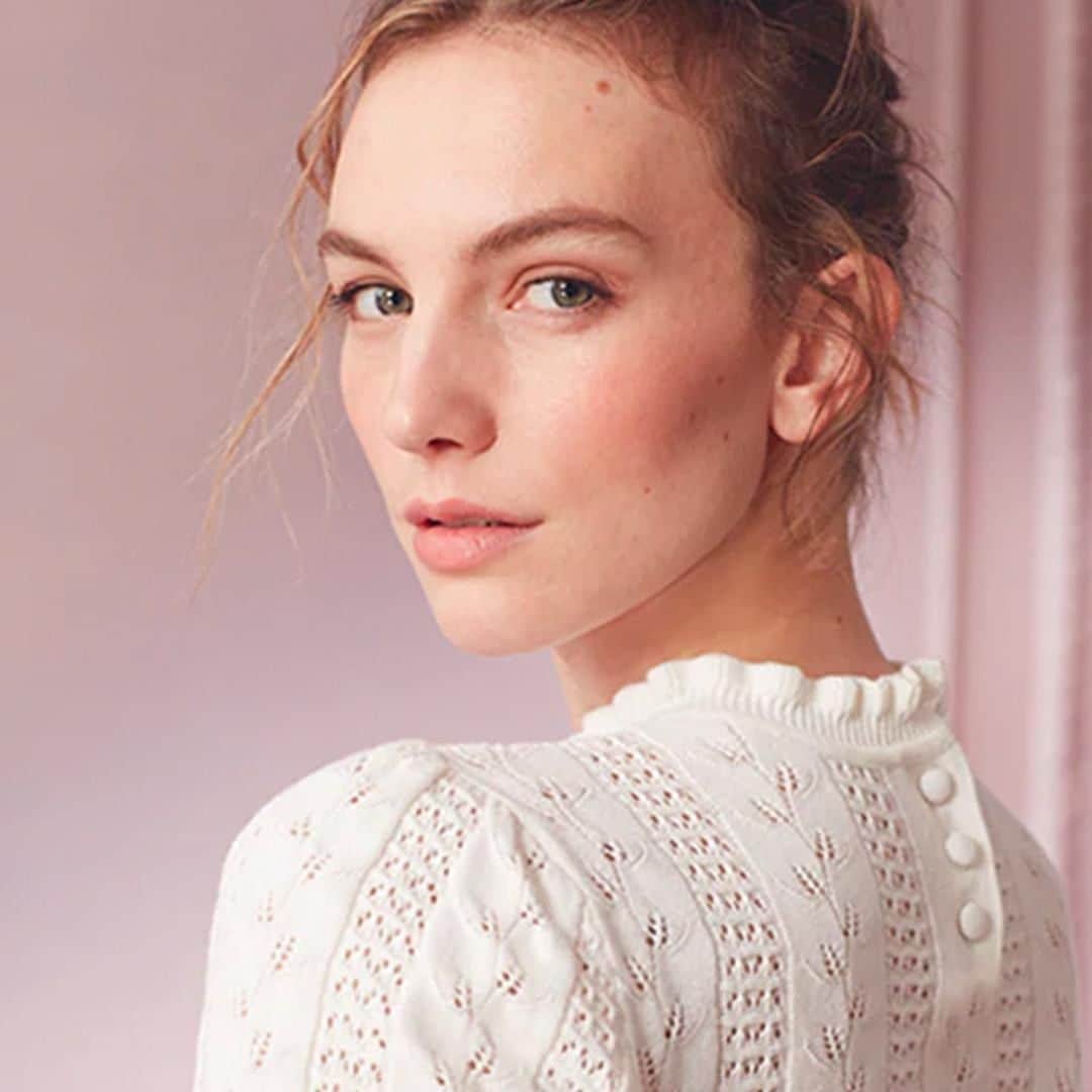 ローラアシュレイのインスタグラム：「More reductions on all fashion and fashion accessories. Shop 60% off online and in-store to add those Summer florals to your wardrobe.」