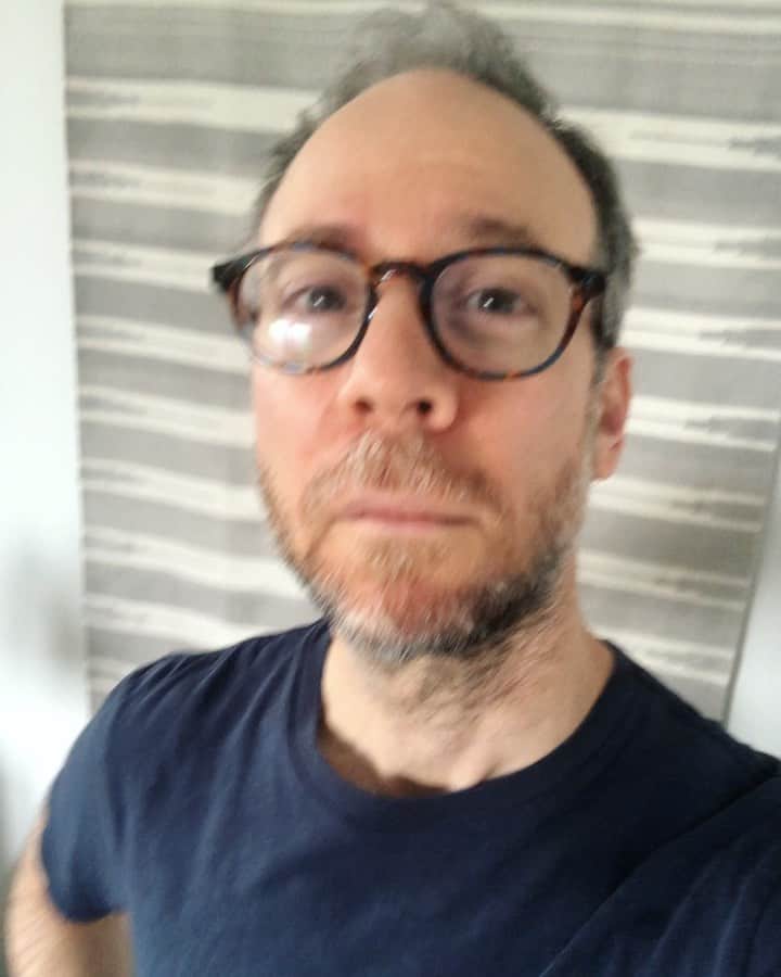 ケヴィン・サスマンのインスタグラム：「Join us for some YA intrigue and adventure as I read The False Prince. It’s free. I do a recap every week to get you up to speed. I promise to wear pants this time. 1PM Pacific time. Go to AftersSchoolVillage.com for the zoom link!」