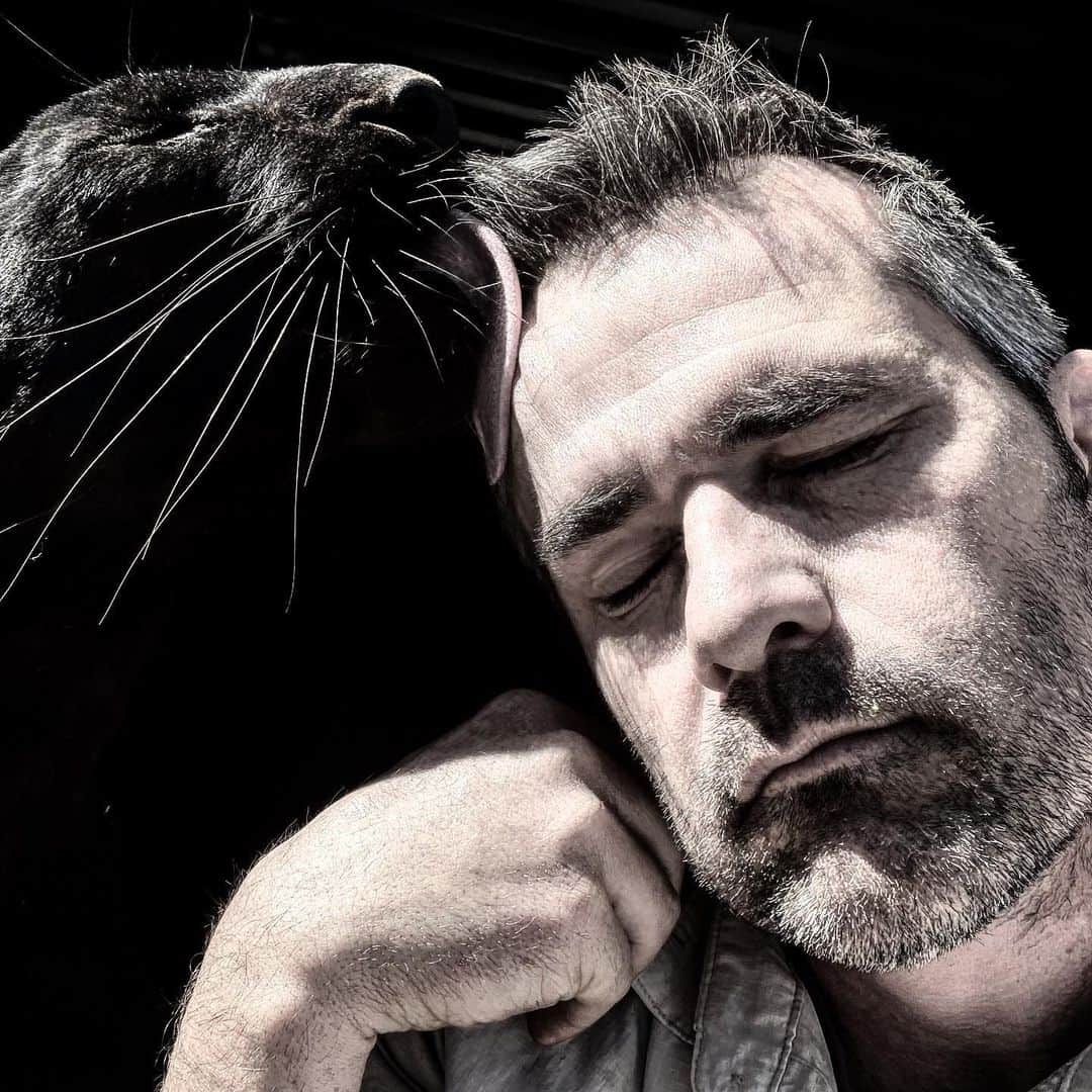 Kevin Richardson LionWhisperer さんのインスタグラム写真 - (Kevin Richardson LionWhisperer Instagram)「Some people sport a cowlick and others a leopardlick. Apparently it all depends on your genetics. 😬 #leopardlick #cowlick #leopard #blackpanther #blackleopard」7月17日 1時21分 - lionwhisperersa