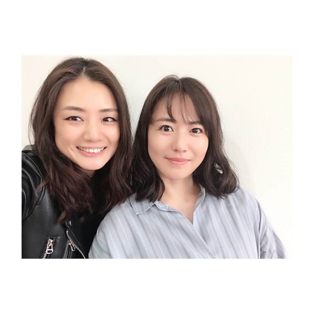 片山萌美さんのインスタグラム写真 - (片山萌美Instagram)「さて今週です。 ドラマ『女ともだち』第11話 2020.7/18（土） #BSテレ東  #深夜0時  #テレビ大阪  #深夜0時56分  磯山さん演じるちさととチャコ（私）の タイマン！ さて、どうなることやら。  #女ともだち　 #磯山さやか さん #moemikatayama   それにしても 役が関係なければ 磯山さん本当素敵な方ですかわいいですお写真撮っていただいて。ふふ。嬉しい。」7月17日 1時20分 - moet_mi