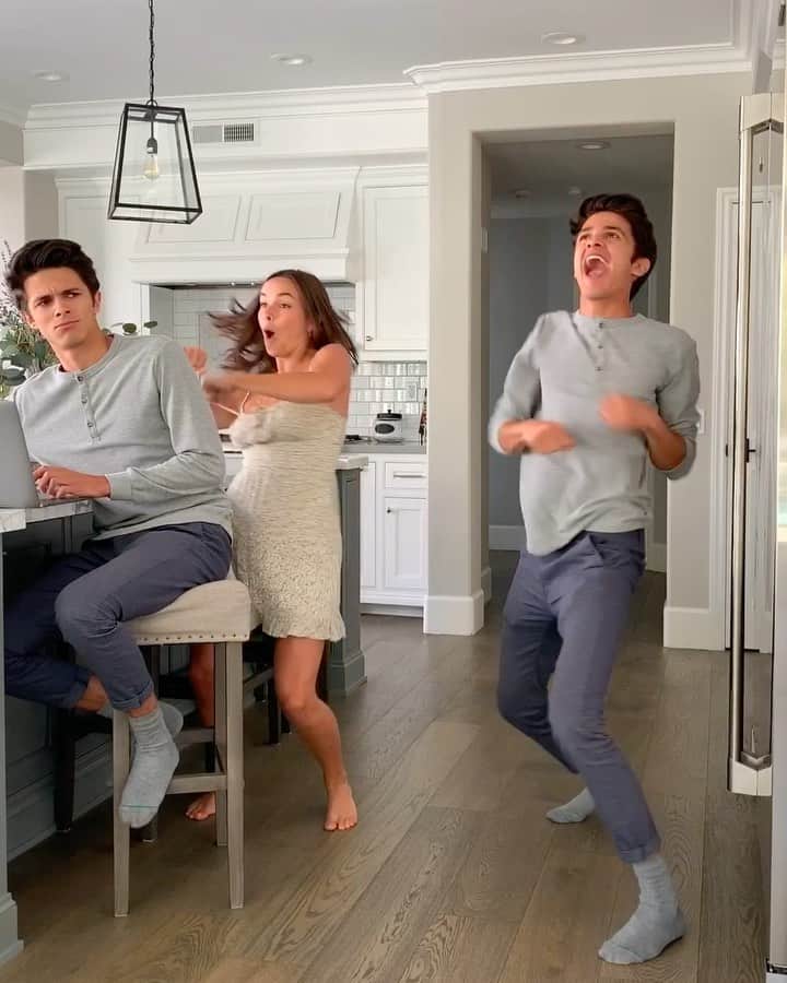 Brent Riveraのインスタグラム：「When you need a dance partner😍😂 @piersonwodzynski @lelepons」