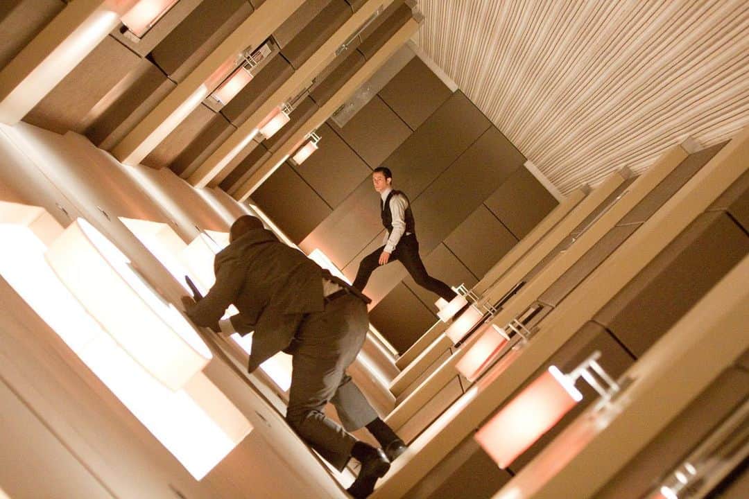 アカデミー賞さんのインスタグラム写真 - (アカデミー賞Instagram)「Today marks 10 years since "Inception" was released in theaters.  Christopher Nolan's sci-fi epic received 8 Oscar nominations and won 4 - including Best Cinematography for @wpfister.」7月17日 1時14分 - theacademy