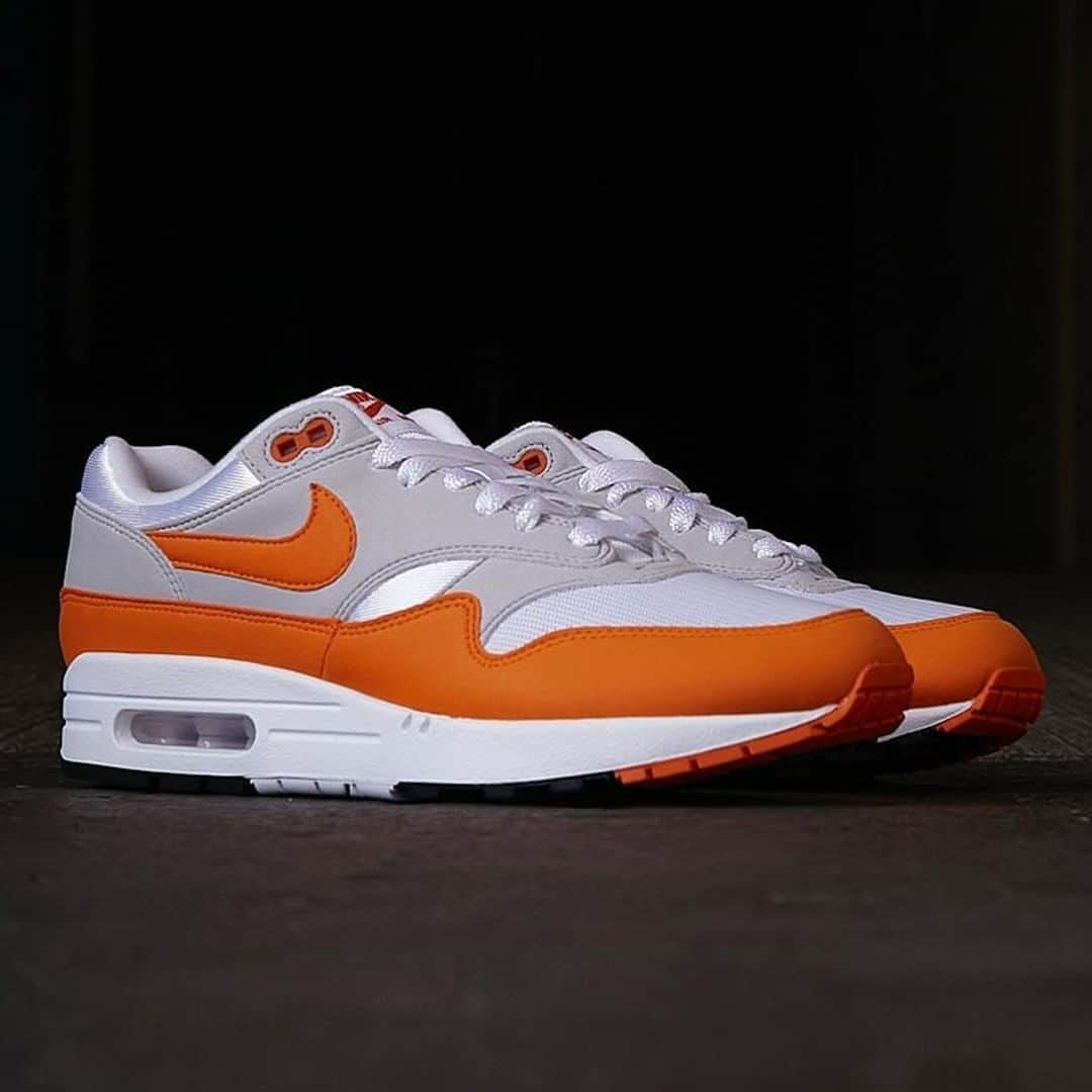 Sneaker Newsさんのインスタグラム写真 - (Sneaker NewsInstagram)「The Nike Air Max 1 Anniversary surfaces in a bright orange colorway. It appears that this measured revival of the original Air Max model will be a mix of the OG-friendly Anniversary build and collaborations. Remind anyone of the 2010 Hollands? Link in bio for details.」7月17日 1時30分 - sneakernews