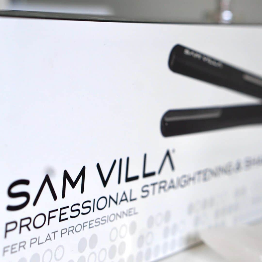 Sam Villaさんのインスタグラム写真 - (Sam VillaInstagram)「Your new “go-to” iron for silky-smooth #straighthair, #glossy #waves and #curls, and so much more. ✖️ #SAMVILLA PRO RESULTS STRAIGHTENING & SHAPING IRON ✖️⠀ ⠀ Hot tip -- if you have color-treated hair make sure you are using the CT setting or low to protect your color from fading.⠀ ⠀ 📷: @artistonwings」7月17日 1時46分 - samvillahair