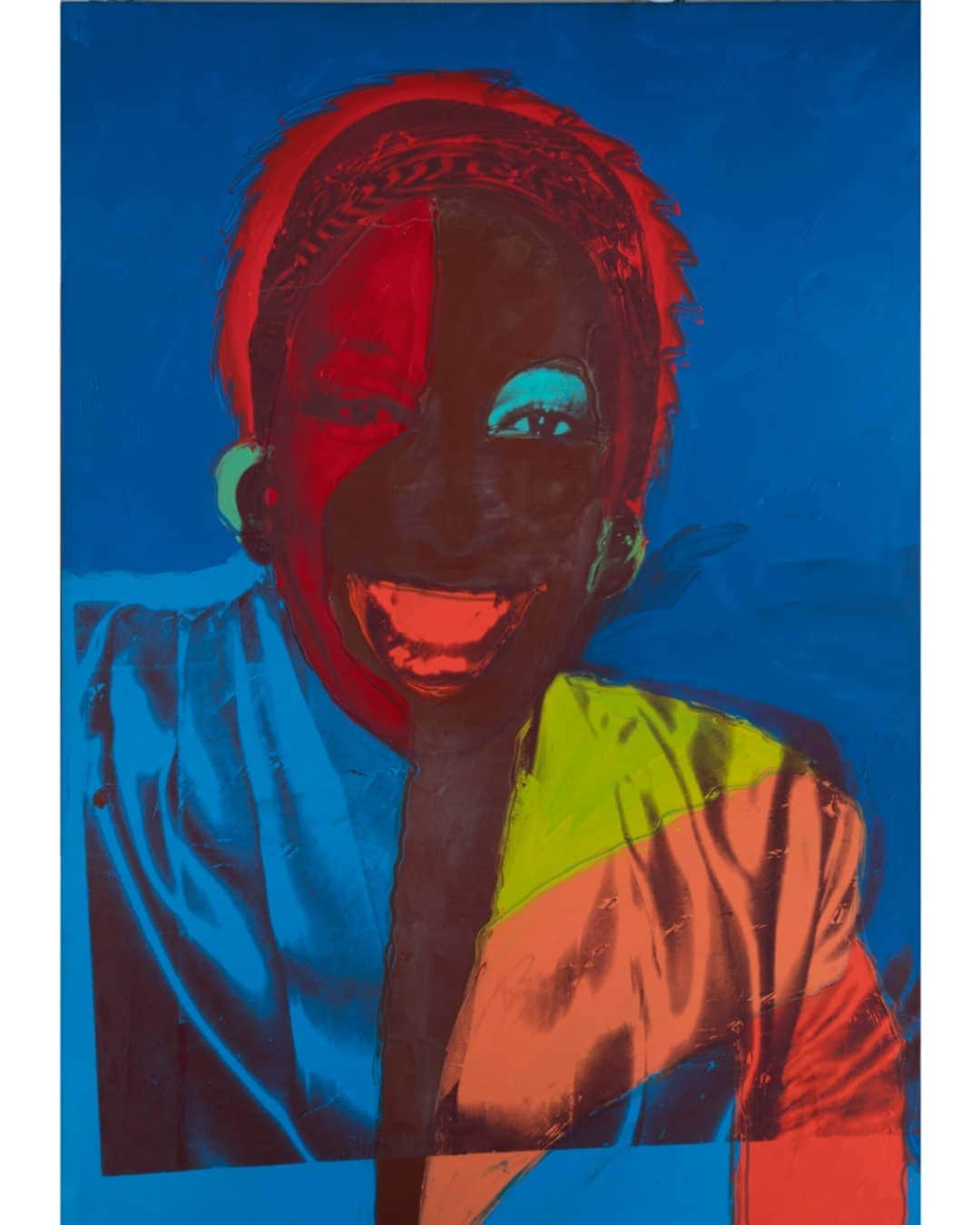 テート・ギャラリーさんのインスタグラム写真 - (テート・ギャラリーInstagram)「In 1975 #AndyWarhol produced a painting series featuring anonymous Black and Latinx drag queens and trans women. Italian art dealer Luciano Anselmino commissioned the pictures with the theatrical title 'Ladies and Gentlemen'. This title implies Anselmino was less concerned with the lived experience of the models and more interested in the dramatisation of gender. The subjects were recruited via Warhol’s friends and from local drag bars and posed for a fee.⁣ ⁣ Warhol took over 500 photographs of 14 models—seven of whom feature across 25 paintings in the Andy Warhol exhibition at Tate Modern. The resulting series deviated from the original proposal in favour of an exploration of performance, glamour and personality. Warhol used expressive brushmarks and finger painting to playfully explore the relationship between the silkscreen layer and the painted background.⁣ ⁣ 'Ladies and Gentlemen' includes Marsha ‘Pay it no mind’ Johnson who was present at the Stonewall Uprising that ushered in the gay and trans rights movements, and Wilhelmina Ross, who appears to have been Warhol’s favourite model. He made 73 paintings, based on seven Polaroids, 29 drawings, and five collage portraits of Ross. He also created five giant 10-foot canvases of her. Ross was born Douglas Mitchell Hunter in Kansas City, Missouri, moving to New York in 1970. Her name was a mix of the model agency Wilhelmina and Warhol’s close friend Diana Ross. After Jimmy Camicia saw her in an off-off Broadway production, where she was pretending to be a cockroach, he asked her to join his drag theatre company. She soon became a leading star and worked with them around the time Warhol made her portrait. At the end of 1974 Ross moved to Puerto Rico in 1974, where she lived for ten years. When she learned she had AIDS, she returned home to her mother where she was nursed for the last two years of her life.⁣ ⁣  Click the link in our bio to read more about the exhibition at Tate Modern, in partnership with @bankofamerica. ​Andy Warhol, Ladies and Gentlemen (Wilhelmina Ross) 1975 Italian Private Collection © 2020 The Andy Warhol Foundation for the Visual Arts, Inc. / Licensed by DACS, London.」7月17日 1時46分 - tate