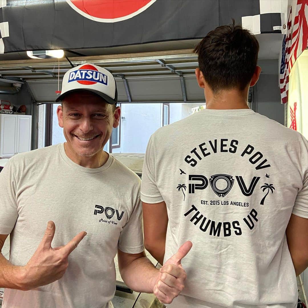 スティーブのインスタグラム：「NEW Limited Edition POV Merchandise drop on StevesPOV.com  Swipe Right!! ➡️ Limited edition brand New Rx-7 rotary inspired t-shirts, Hakosuka key chains and POV stickers!! アマゾンジャパンにて種類豊富なスティーブ的視点のオリジナルグッズを好評発売中！チェックしてね」