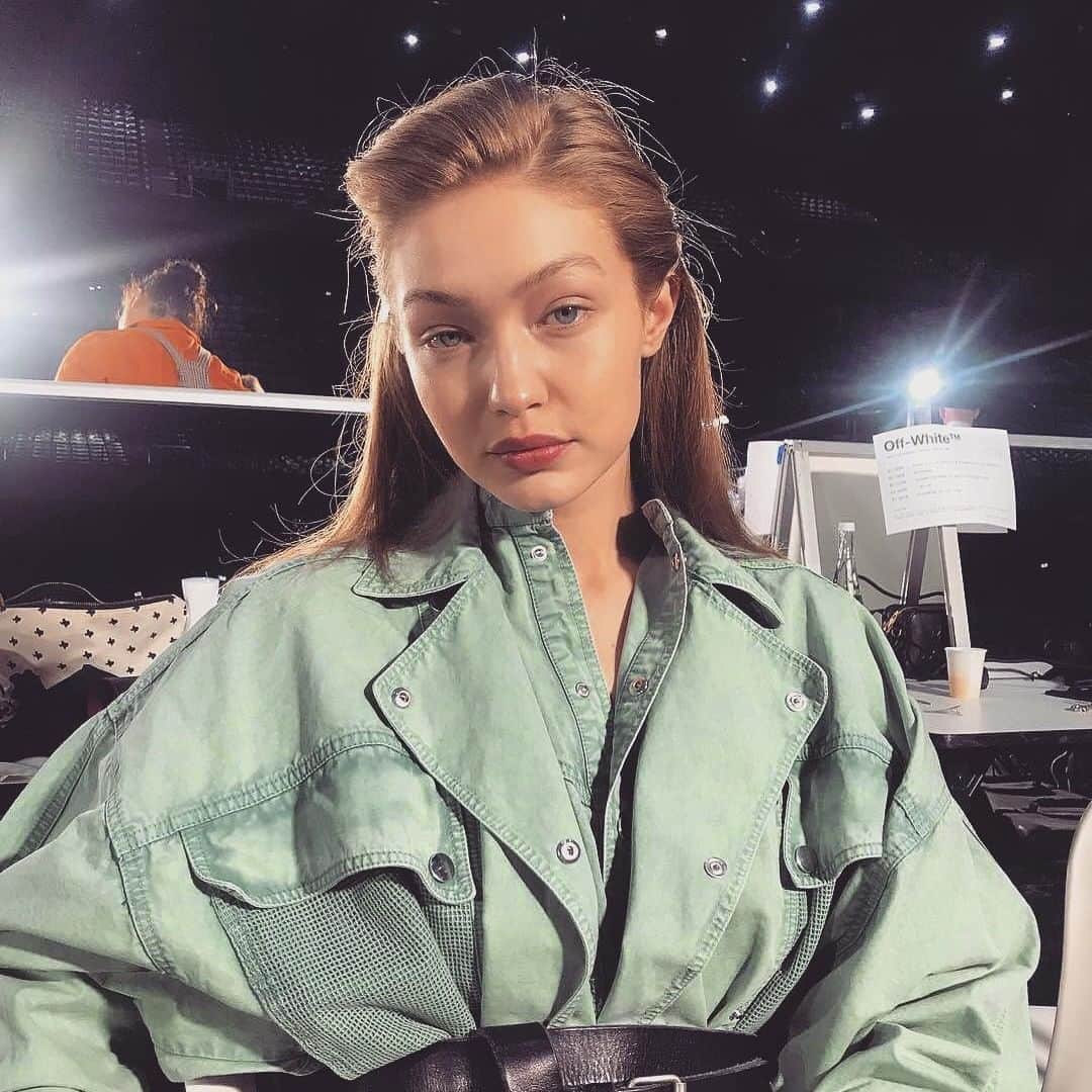 Nylon Magazineさんのインスタグラム写真 - (Nylon MagazineInstagram)「"There's my belly, y'all." 😭 Yesterday, #GigiHadid showed off her baby bump to the internet for the first time on IG Live — link in bio for the clip.」7月17日 2時16分 - nylonmag