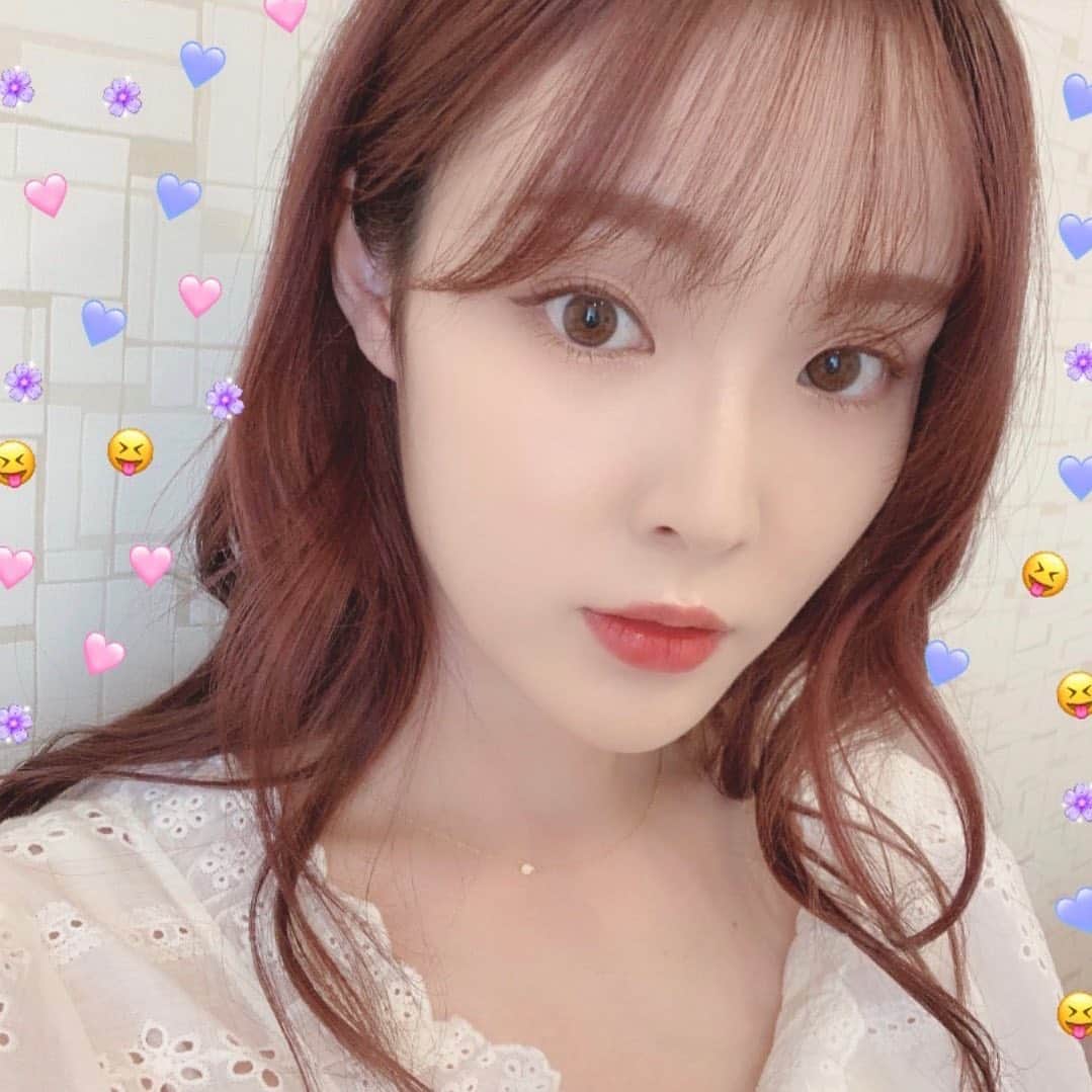 磯田 ひかる(Hikaru Isoda) のインスタグラム：「久しぶりにインスタに浮上💟 何を投稿しよう...と考えてたら4ヶ月たってた🔥🔥(あるあるですよね？) meituの絵文字フィルターかわいいからセルカ撮ってみた🥰めっちゃおすすめ！！！」