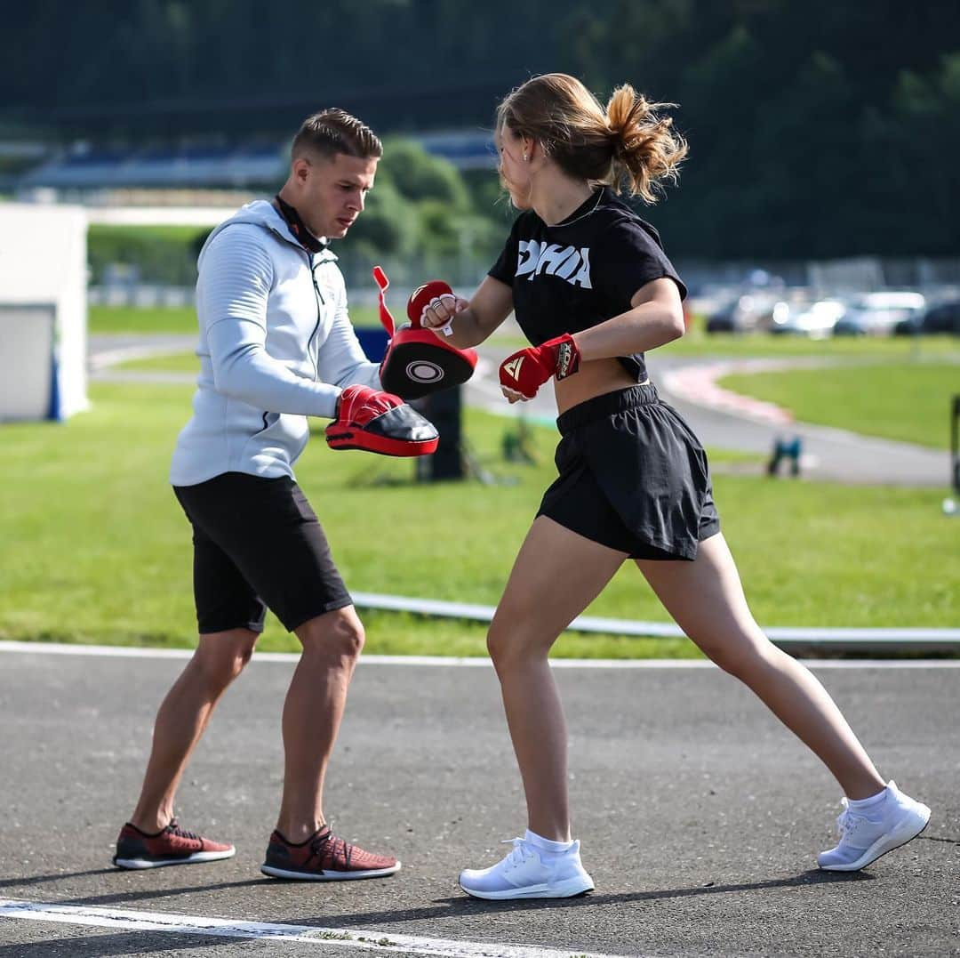 ソフィア・フロルシュさんのインスタグラム写真 - (ソフィア・フロルシュInstagram)「Boxing myself ready for the third round of the @fiaf3 championship here in Hungary 🇭🇺 Looking forward to@the next three days with hopefully good results 💨🏁 📸 x @dutchphotoagency  #sophia #sophia99 #changeagent #racing #racegirl #budapest #hungary #fia #f3 #boxing」7月17日 2時22分 - sophiafloersch