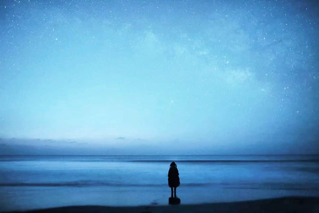 岩倉しおりさんのインスタグラム写真 - (岩倉しおりInstagram)「星が降る夜  ゆっくり星を眺めに行きたい。」7月17日 2時40分 - iwakurashiori