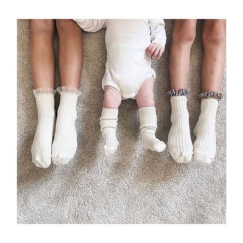 コレジアンのインスタグラム：「At Collégien we make socks for babies, children and grown-ups! 👶🏻👧🏼👦🏽👩🏾🧔🏿  The whole family can wear our soft, stylish socks! ✨ . We believe in making beautiful items that last! Our manufacturing process is low impact, sustainable and ethical. We are so passionate about what we do and so proud that you appreciate the result of our hard work. Thank you for your continued support! The Collégien community is amazing and we feel so grateful!  T H A N K  Y O U ❤️ . Collégien habille toute la famille ! 👶🏻👧🏼👦🏽👩🏾🧔🏿 . Des nouveaux-nés aux adultes, nous habillons les pieds de toute la fratrie et la famille avec douceur et style ! ✨ . Toute l’équipe travaille chaque jour avec force et volonté pour fabriquer des produits durables ! Nous mettons tout notre cœur à l’ouvrage pour produire des articles de qualité !  Merci de votre soutien sans faille, nous sommes si fiers de voir la famille Collégien s’agrandir jour après jour ! M E R C I ❤️ . Picture @lea.deschosesetnous 😘 . #collegien #collegien_officiel #madeinfrance #extrasoft #bestsocksever #barneklær #newin #egyptiancotton #kniestrümpfe #靴下 #носки #sokker  #lacetrim  #newin #ss20 #springsocks #リバティ#キッズソックス #ベビーソックス #liberty #libertylondon #tulle  #tullesocks #tullefrill」