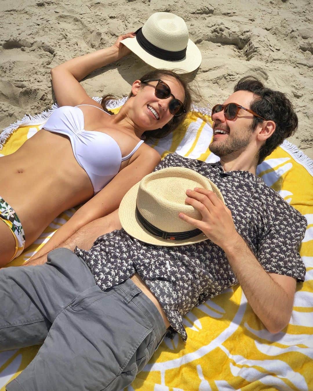 ブレンダン・ロビンソンさんのインスタグラム写真 - (ブレンダン・ロビンソンInstagram)「It’s a wonderful day for a BEACH DAY!!! 🏖☀️🏄🏻‍♂️ . . . #beach #beachday #ocean #sunshine #summer #vacation #couple #beachlife」7月17日 2時45分 - brendanrobinson