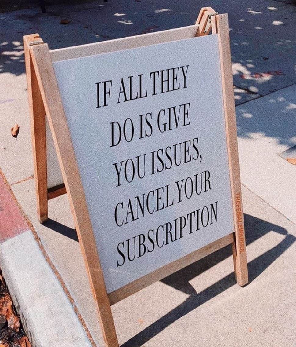 ブルーライフのインスタグラム：「louder for the people in the back !! #shopplanetblue」