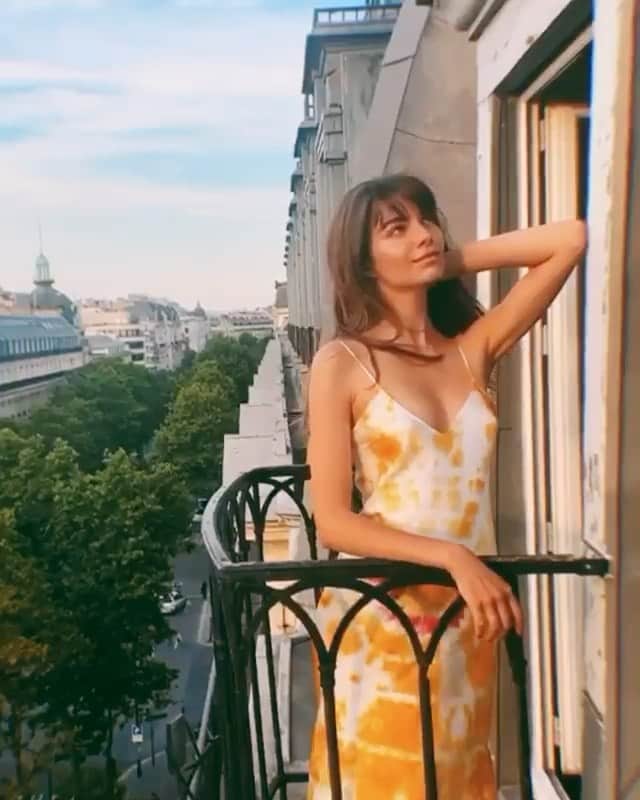 ダニジョーのインスタグラム：「Endless Summer Romance 🍑 with @maralafontan (wearing the bullseye slip) #dannijogirls」