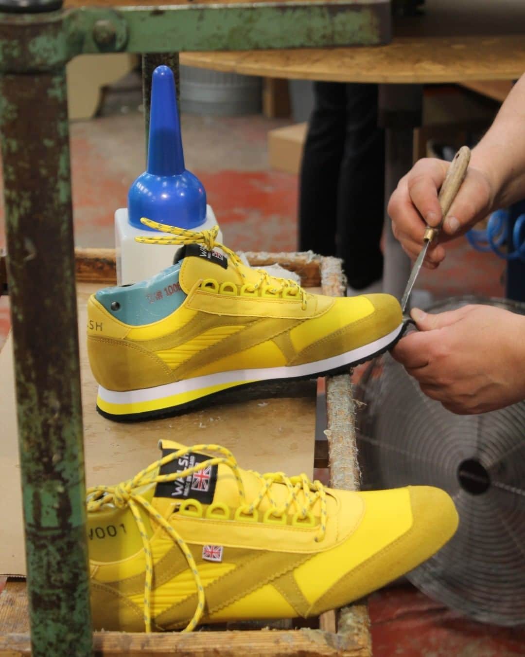 ウォルシュのインスタグラム：「The Voyager Yellow in action 👟 #normanwalsh」