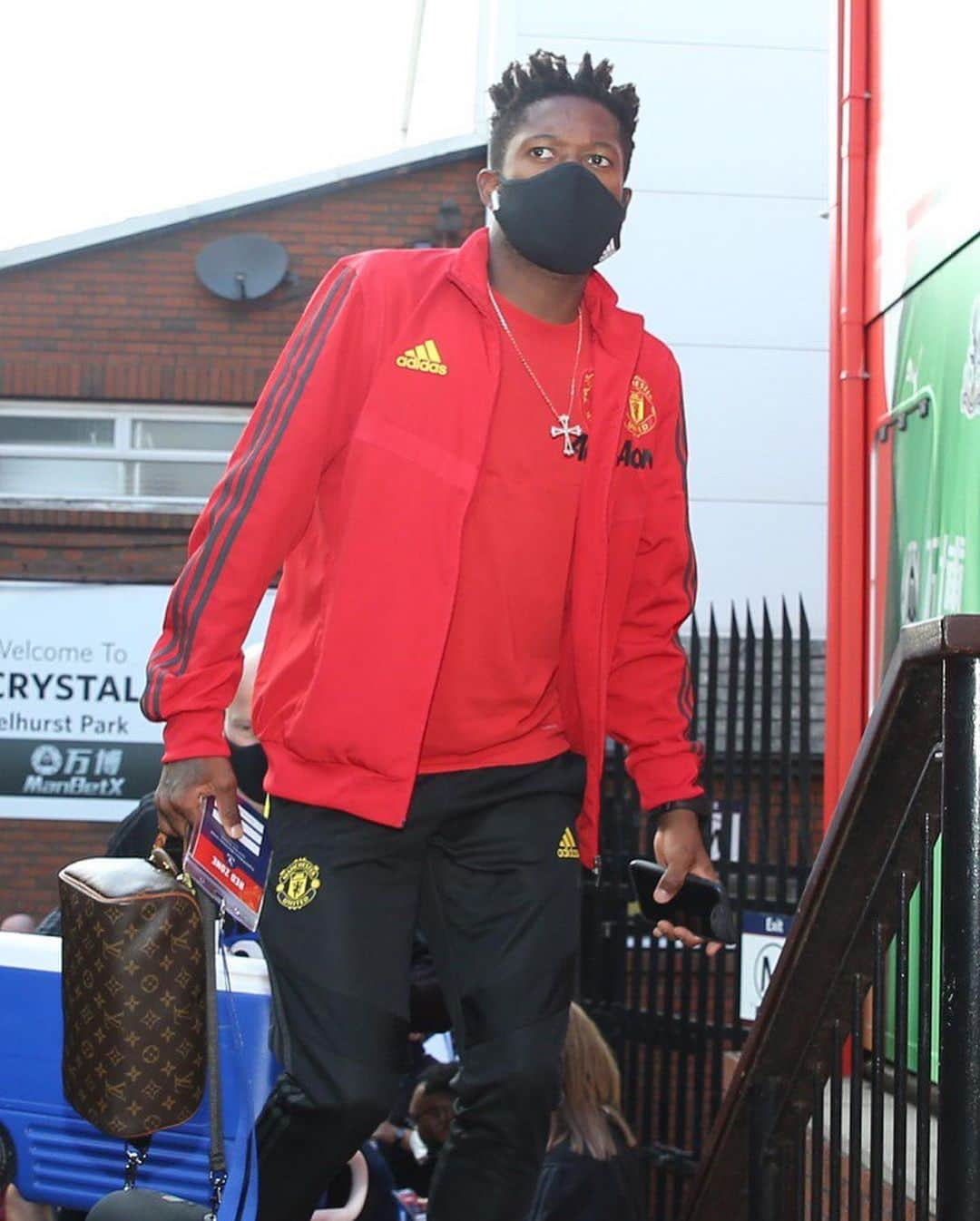 マンチェスター・ユナイテッドさんのインスタグラム写真 - (マンチェスター・ユナイテッドInstagram)「Road trip to Selhurst Park ✅ #MUFC #PremierLeague」7月17日 3時23分 - manchesterunited