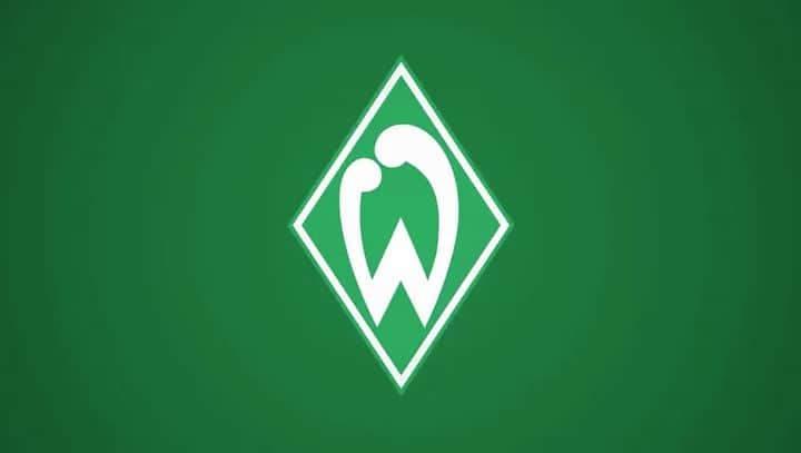 レオナルド・ビッテンコートのインスタグラム：「Happy to stay in Bremen 💚Hope to share more of these moments w/ @werderbremen 🦋⚽️🙌🏾」