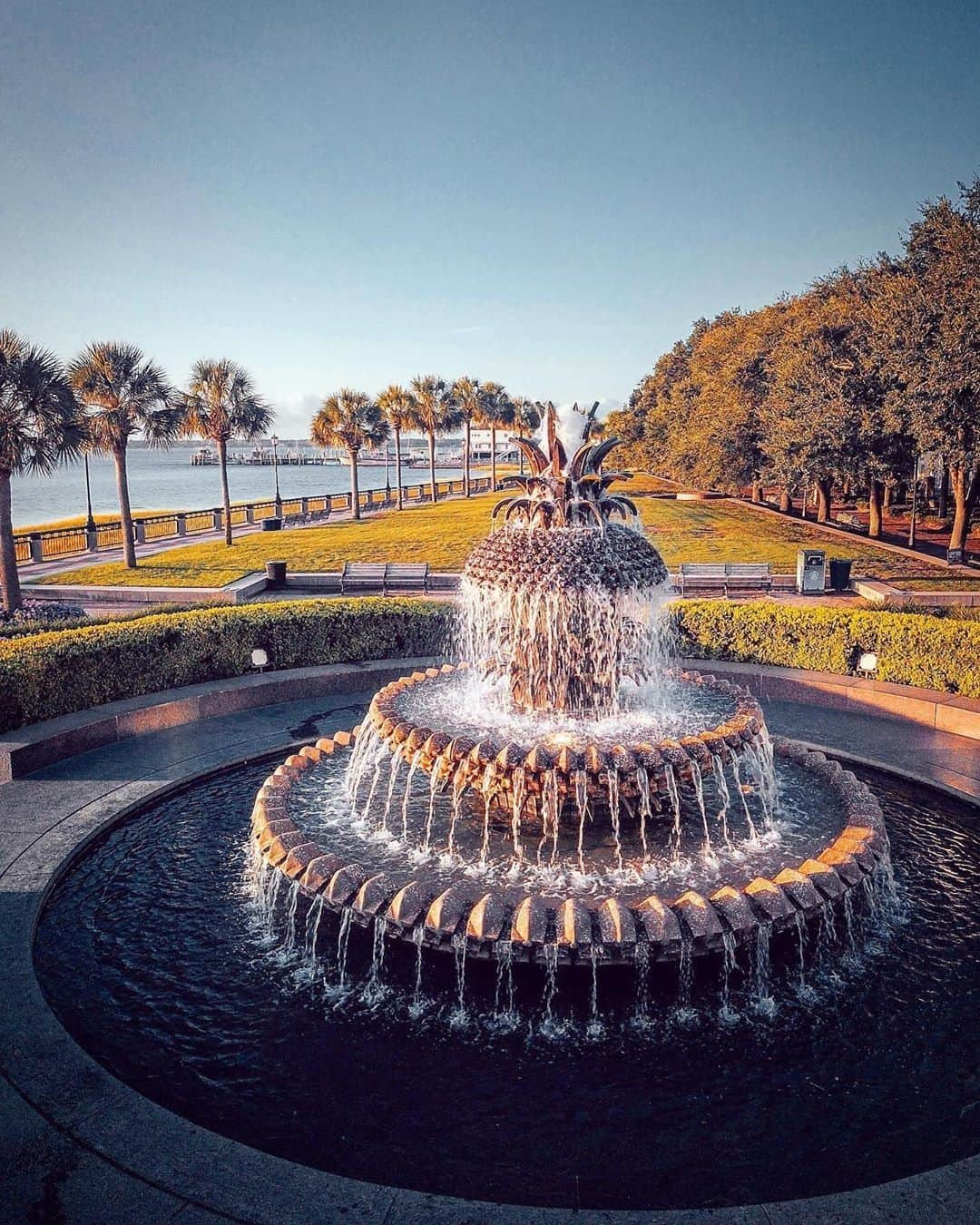 Visit The USAさんのインスタグラム写真 - (Visit The USAInstagram)「An iconic Charleston landmark, the Pineapple Fountain was created in 1990. The pineapples in Charleston, South Carolina represent hospitality! 🍍Now you can discover hidden symbols of pineapples all over this city, all pointing to the warmth and generosity of the people here! 📷: @mikehabat  #VisitTheUSA」7月17日 4時00分 - visittheusa