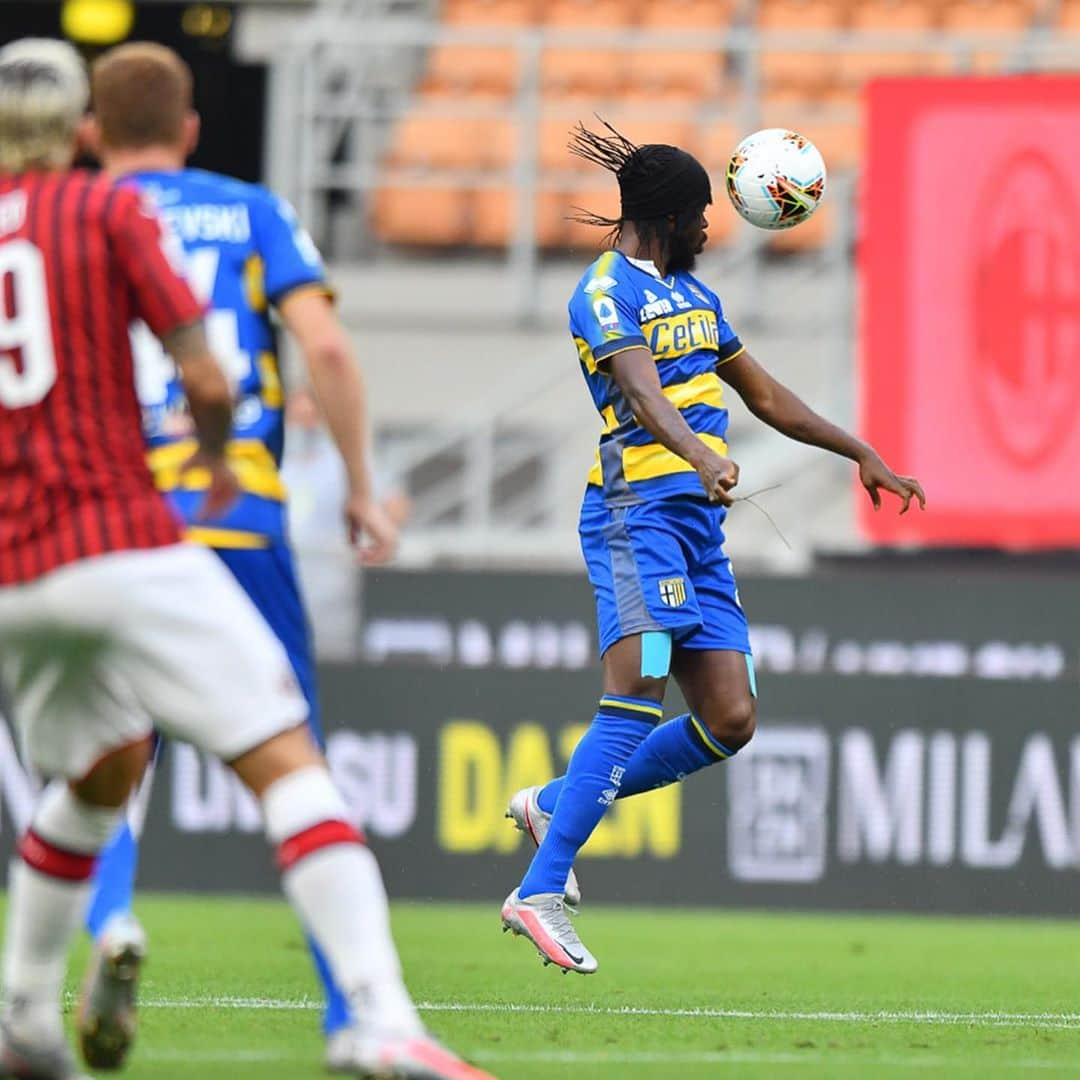 ジェルヴィーニョさんのインスタグラム写真 - (ジェルヴィーニョInstagram)「About yesterday game ⚽️  #MilanParma  _______________________________________________   @parmacalcio1913 💛💙 @andreacantini.photos 📸  ___________________________________________________   #parma #milan #seriea #italia #calcio #teamspirit #team225 #teamg27」7月17日 4時00分 - gervinhofficial