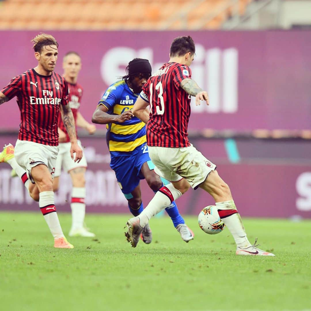 ジェルヴィーニョさんのインスタグラム写真 - (ジェルヴィーニョInstagram)「About yesterday game ⚽️  #MilanParma  _______________________________________________   @parmacalcio1913 💛💙 @andreacantini.photos 📸  ___________________________________________________   #parma #milan #seriea #italia #calcio #teamspirit #team225 #teamg27」7月17日 4時00分 - gervinhofficial