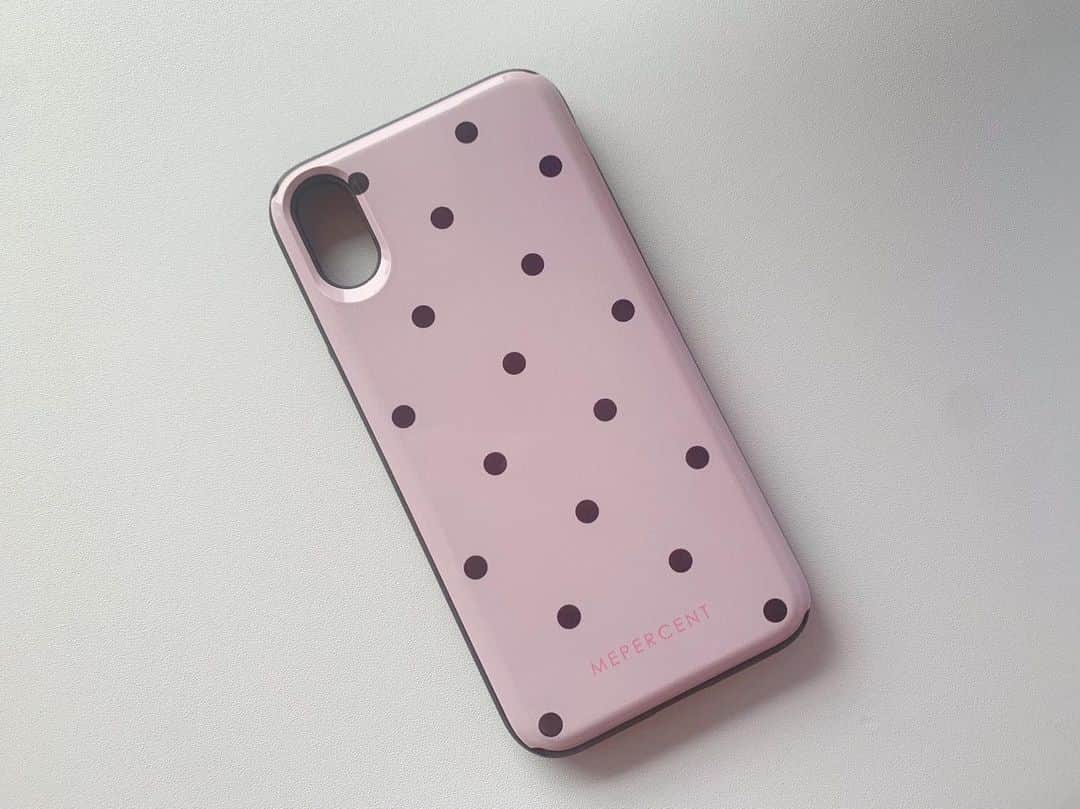 佐々木柚香さんのインスタグラム写真 - (佐々木柚香Instagram)「・ ・ ・ new iPhone case♡♡ me%で買ったよ💕 ピンクに茶色の水玉が可愛いんだけど、実はこれスライドして鏡があったりスイカをしまえるの。。。😭💕 めちゃ便利じゃない！？ リップ塗り直す時とか いちいちファンデーションの鏡 出したりするのめんどいから かなり楽😘😘 おすすめだよーー👶🏻💕 ・ ・ ・ ・ ・ ・  #caseiphone #iphoneケース #ミーパーセント #雑貨 #雑貨屋 #インテリア雑貨 #雑貨好きな人と繋がりたい #雑貨屋さん #雑貨屋巡り #雑貨好き #ファッション #ファッション好きな人と繋がりたい #ファッションコーデ #ファッションモデル #ファッションスナップ #ファッション好き #ファッション部 #韓国ファッション #韓国コスメ #韓国 #韓国好きな人と繋がりたい #おしゃれ #おしゃれさんと繋がりたい #おしゃれ好きな人と繋がりたい #おしゃれ好き #おしゃれ女子 #おしゃれな家 #お洒落 #お洒落さんと繋がりたい #お洒落になりたい」7月17日 4時08分 - yuka_burlesque