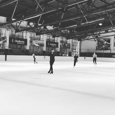 ニール・ブラウンのインスタグラム：「Even the resident ice dance coach is trying hard... 💪 I will get there! Committed to nailing this 2Lo!! 🧐 Thank you @iceplanetcamp for inspiring me!! 🙏 #instamood #determination #iwillgetthere #instavid #vidoftheday #jump #icedancer #figureskating #followme #instafollow #pain #nopainnogain #gay #instagay #lgbt #beastmode #coach #coachinglife」