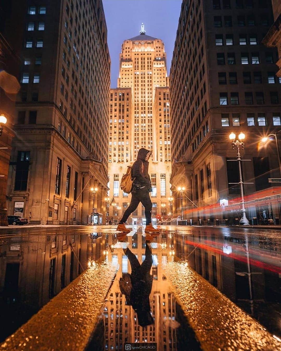Instagramersさんのインスタグラム写真 - (InstagramersInstagram)「Amazing light reflections in Chicago by @theonlynoonan and @igerschicago 😍📸🌟🌃🙌💖 #igerschicago #igersUSA #igers」7月17日 4時16分 - igers
