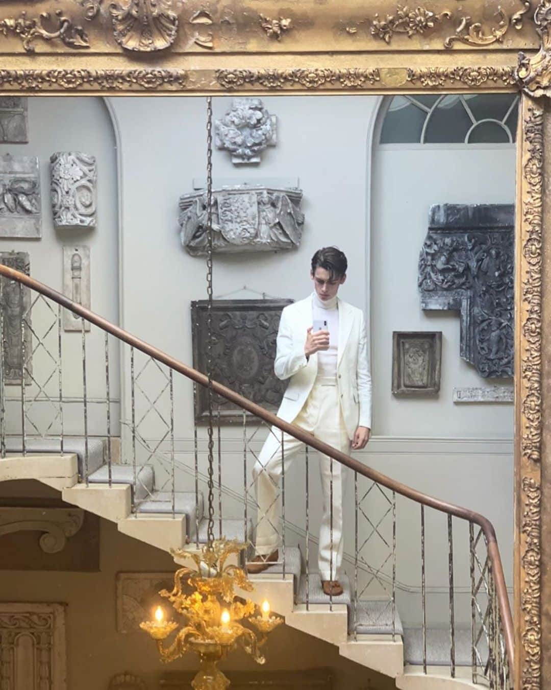 ギーブス&ホークスのインスタグラム：「@mathiaslefevre wearing a cream Irish linen  made to measure suit from @gieveslondon  #gievesandhawkes #summersuits #irishlinen」