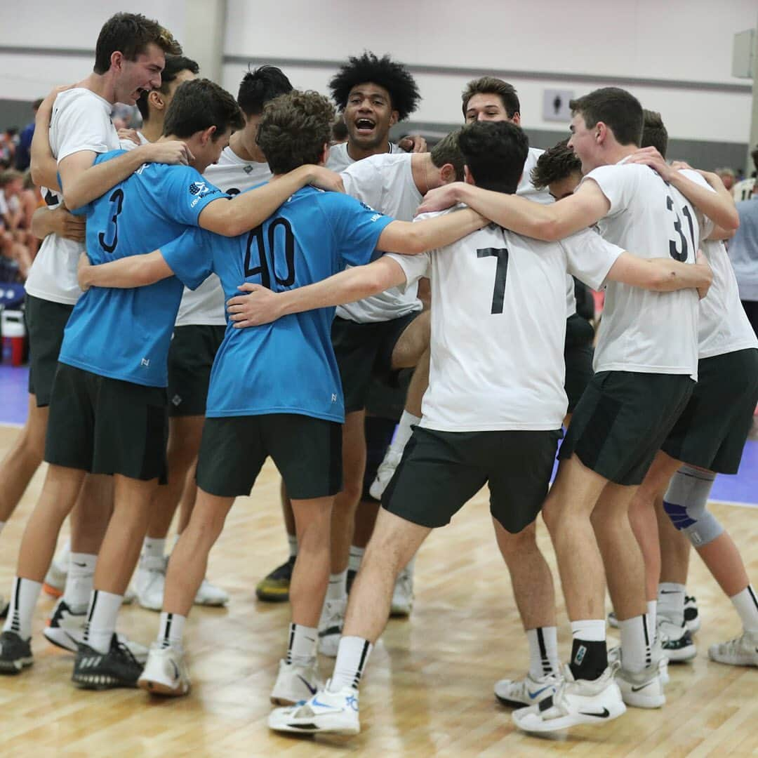 USA Volleyballさんのインスタグラム写真 - (USA VolleyballInstagram)「We’re really, REALLY missing these championship moments! 🥺 Time to start marking your 📆 for next season, the 2021 Boys Junior National Qualifiers are now listed on our website, 🔗 in bio!  #BJNC」7月17日 5時01分 - usavolleyball