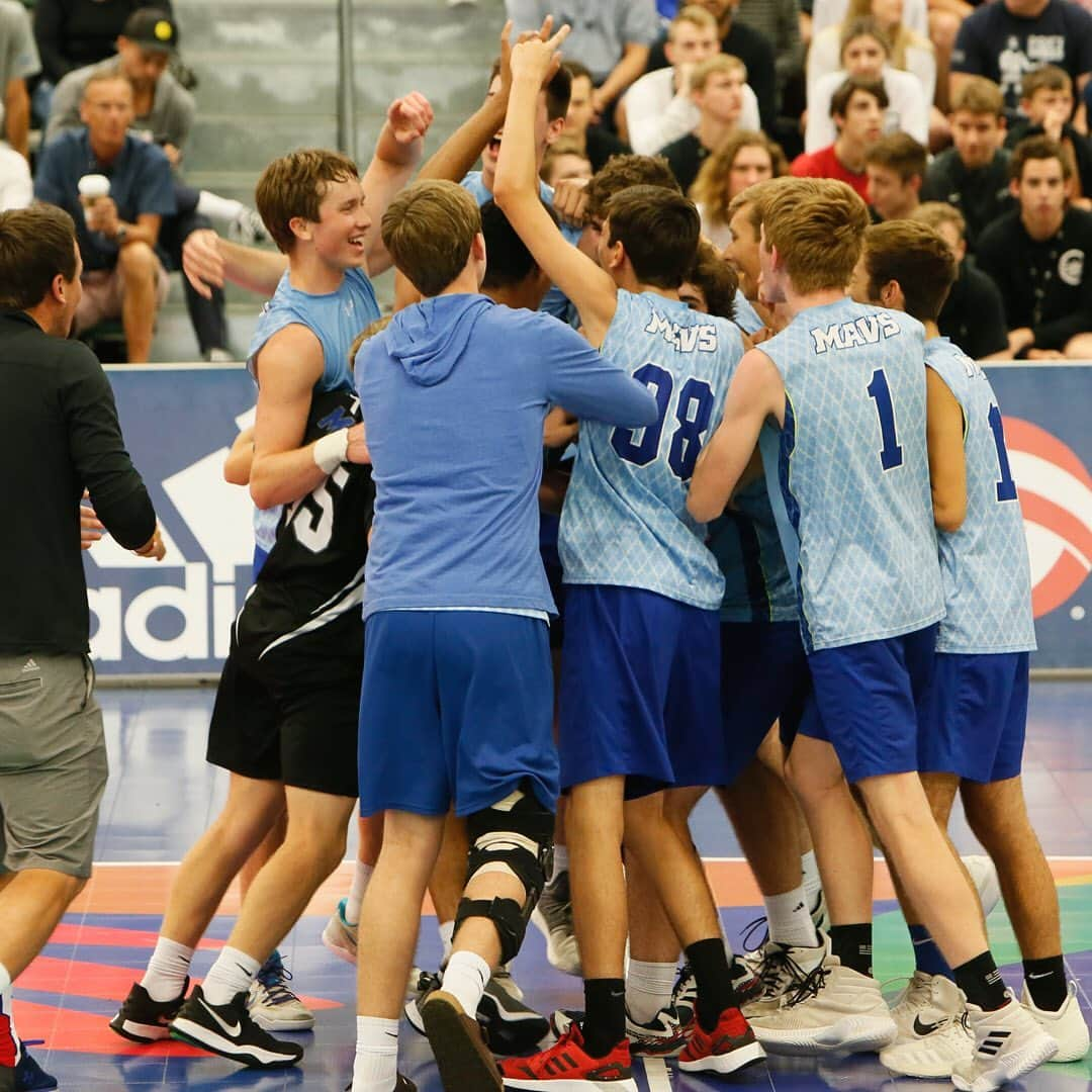 USA Volleyballさんのインスタグラム写真 - (USA VolleyballInstagram)「We’re really, REALLY missing these championship moments! 🥺 Time to start marking your 📆 for next season, the 2021 Boys Junior National Qualifiers are now listed on our website, 🔗 in bio!  #BJNC」7月17日 5時01分 - usavolleyball