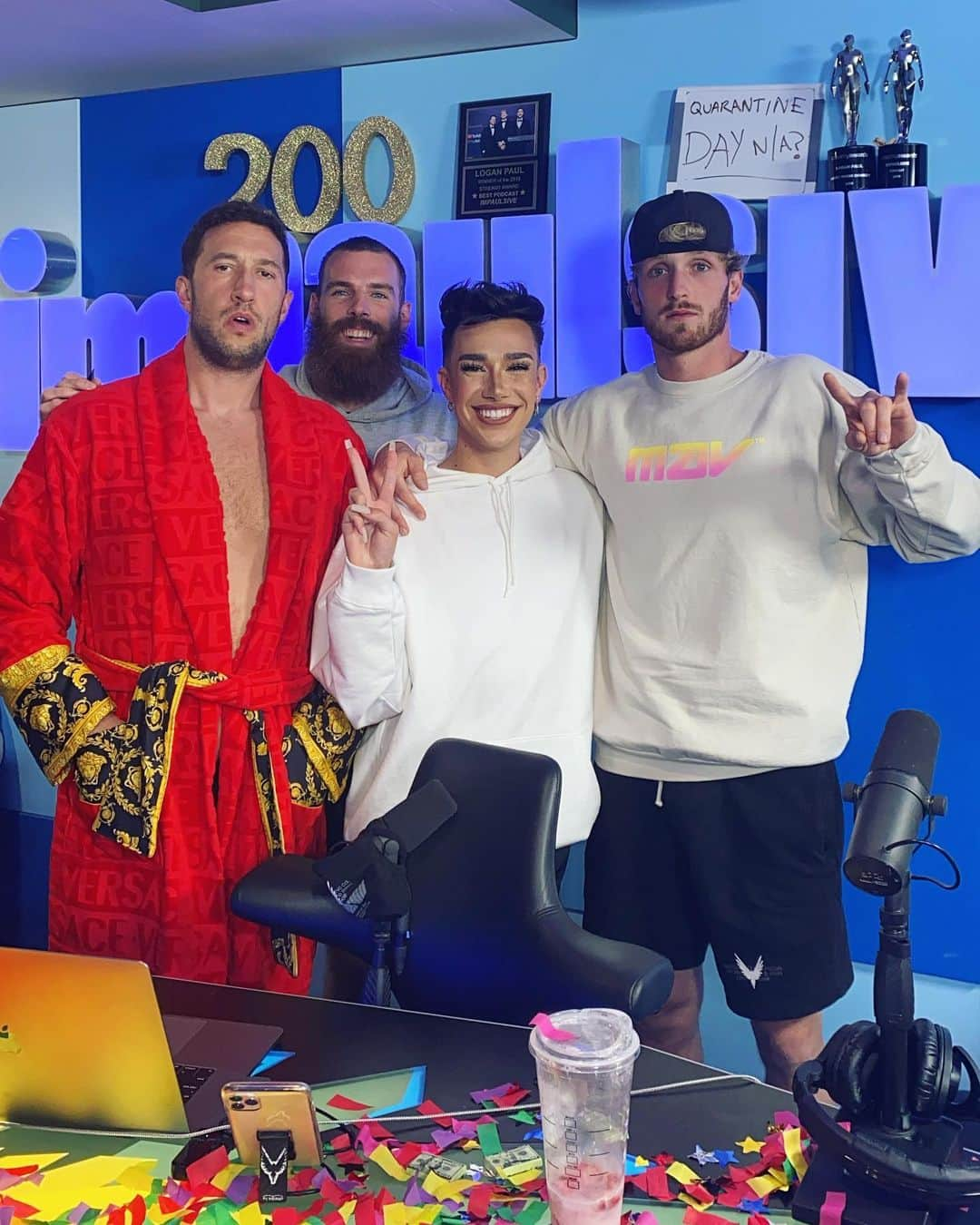 ローガン・ポールさんのインスタグラム写真 - (ローガン・ポールInstagram)「our 200th episode of @impaulsiveshow, joined by the charismatic queen @jamescharles. go watch link in bio」7月17日 5時02分 - loganpaul