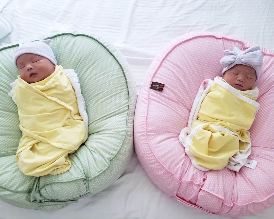 People Magazineさんのインスタグラム写真 - (People MagazineInstagram)「There's a new record at Lucile Packard Children's Hospital Stanford: Four sets of ‘miracle’ twins in 32 hours beating 1 in 1 million odds! 🍼 "Seeing such joy and happiness that came into these families' lives brought peace and comfort to the entire unit," Mary Jane Brinkerhoff, a patient care manager in the hospital's Labor and Delivery Unit tells PEOPLE. "This helps our team forget, for just a short period of time, all the bad in the world and focus on the family and their joy...Seeing these babies born not only has lifted our spirits, but it has also helped us know that we are going to be okay." Tap the link in bio for the full story.  #Regram @stanfordchildrens」7月17日 5時02分 - people