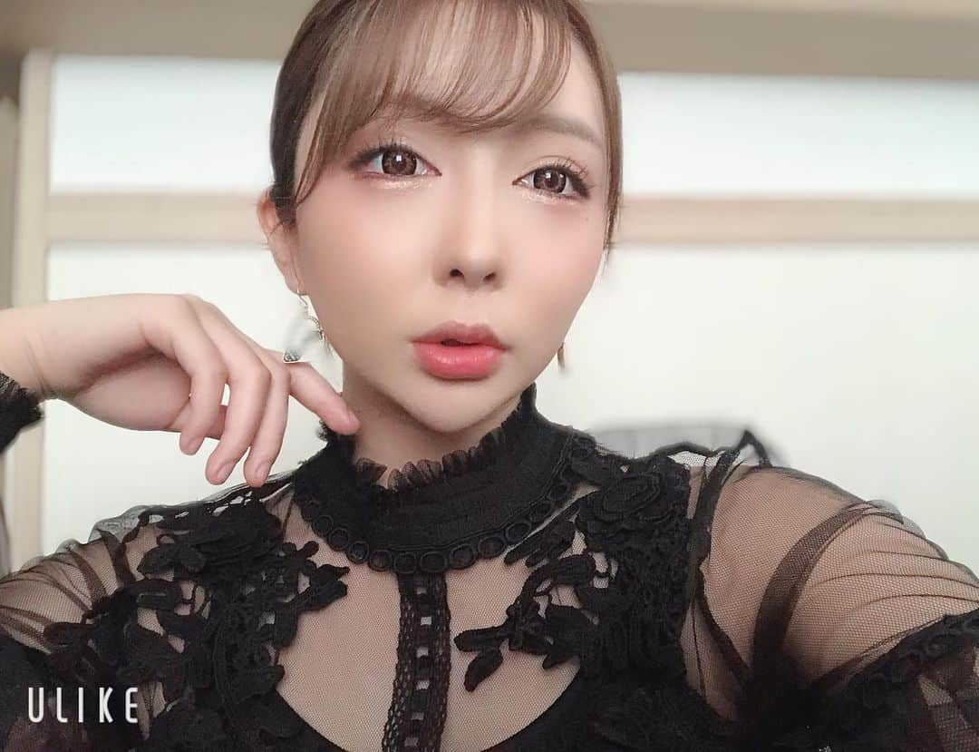 桃華ゆりあのインスタグラム：「本日17Liveで配信します〜！ 説明文にリンク🔗貼ってあるのでそちらからフォロー宜しくお願いします🙇‍♀️✨ 19時以降の配信です😌❤   #17live #配信#生配信 #live #ライバー #初心者#フォロー#宜しくお願いします #遊びに来てね #初めての #ライブ配信 #楽しみ #ワクワク」