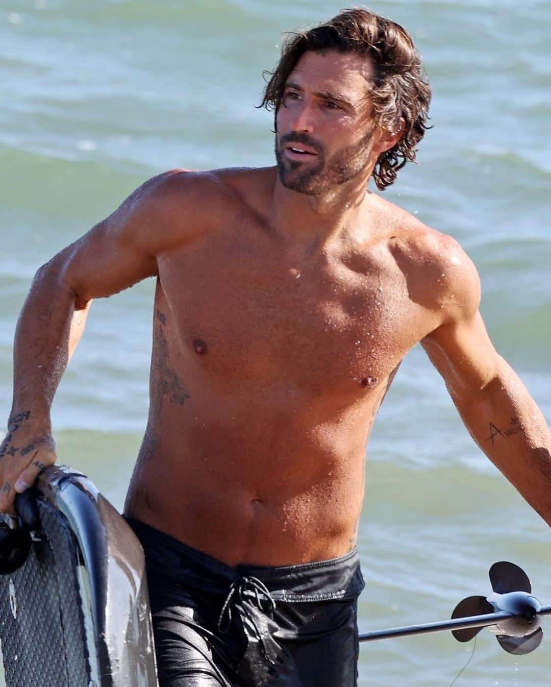 Just Jaredさんのインスタグラム写真 - (Just JaredInstagram)「@brodyjenner shows off his hot bod during a day at the beach! #BrodyJenner Photos: Backgrid」7月17日 14時43分 - justjared