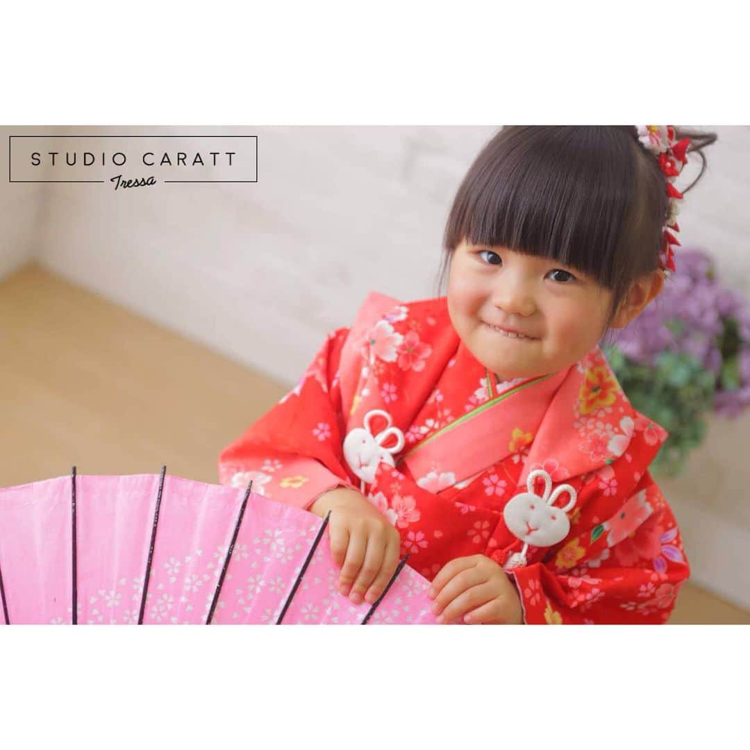 スタジオキャラットトレッサ横浜店さんのインスタグラム写真 - (スタジオキャラットトレッサ横浜店Instagram)「・ ・ おちゃめな妹ちゃん🌼 と 大人なお兄ちゃん🌷 ・ ふたりの自然な表情が可愛い✨ ・ ・  #スタジオキャラット #studiocaratt #studio#スタジオキャラットトレッサ横浜店 #トレッサ横浜  #ナチュラル #kidsfashion #kidsphotography #kidsphoto #kawaii #可愛い#anniversary  #photography#七五三 #七五三3歳 #七五三5歳 #七五三撮影 #七五三前撮り #七五三フォト #ドレス #スーツ #753撮影 #753code #children#女の子#男の子 #撮影」7月17日 14時45分 - caratt_tressa