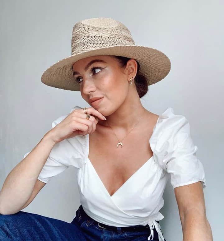 アクセサライズのインスタグラム：「Summertime calls for straw hats 👒   📷: @livharrould   Tap to shop or head to the link in our bio  #Accessorize #Accessorizer」