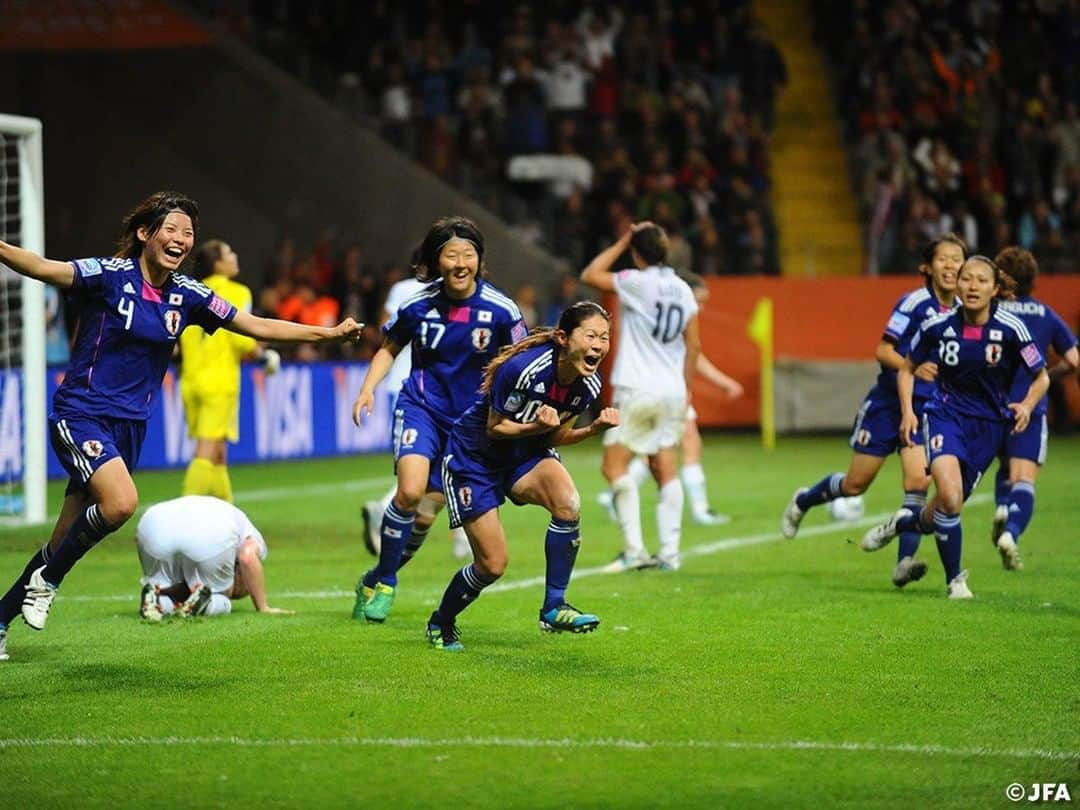 日本サッカー協会さんのインスタグラム写真 - (日本サッカー協会Instagram)「【#OnThisDay】2011.7.17🔙 ・ FIFA女子ワールドカップドイツ2011 決勝 #なでしこジャパン 2-2(PK3-1）アメリカ 📍フランクフルト ⚽#宮間あや #澤穂希 ・ 9年前の今日、#なでしこジャパン がワールドカップ優勝を達成！東日本大震災からの復興を目指す日本へ吉報を届けました！ ・ GK #海堀あゆみ DF #近賀ゆかり #岩清水梓 #鮫島彩 #熊谷紗希 MF #澤穂希 #宮間あや #川澄奈穂美 #阪口夢穂 FW #安藤梢⇒66'#永里優季 #大野忍⇒66'#丸山桂里奈⇒119'#岩渕真奈 ・ #nadeshiko #daihyo #jfa」7月17日 15時19分 - japanfootballassociation