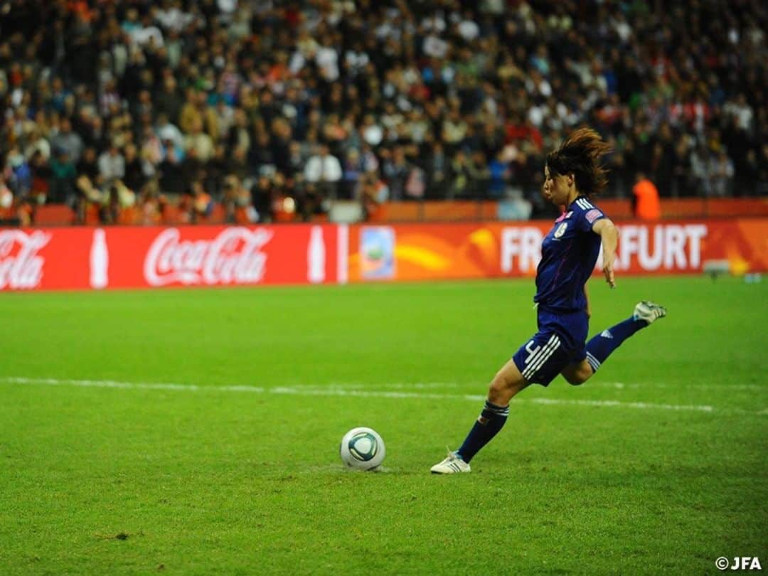 日本サッカー協会さんのインスタグラム写真 - (日本サッカー協会Instagram)「【#OnThisDay】2011.7.17🔙 ・ FIFA女子ワールドカップドイツ2011 決勝 #なでしこジャパン 2-2(PK3-1）アメリカ 📍フランクフルト ⚽#宮間あや #澤穂希 ・ 9年前の今日、#なでしこジャパン がワールドカップ優勝を達成！東日本大震災からの復興を目指す日本へ吉報を届けました！ ・ GK #海堀あゆみ DF #近賀ゆかり #岩清水梓 #鮫島彩 #熊谷紗希 MF #澤穂希 #宮間あや #川澄奈穂美 #阪口夢穂 FW #安藤梢⇒66'#永里優季 #大野忍⇒66'#丸山桂里奈⇒119'#岩渕真奈 ・ #nadeshiko #daihyo #jfa」7月17日 15時19分 - japanfootballassociation