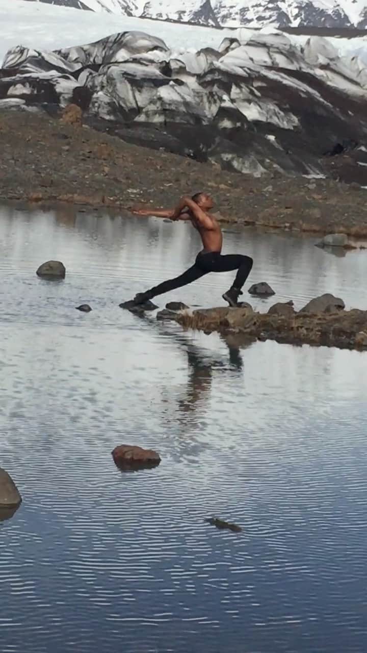 Lil Buckのインスタグラム：「one of my spiritual experiences in the Mountains of Iceland.. on location for the filming of @meandthelightfilm directed by @alanspearman  . . @groundedinmemphis  @markadams  @hob_dot  @memphiscaddie  . . Moment captured by @iceviking Song: God’s Whisper by @raury」