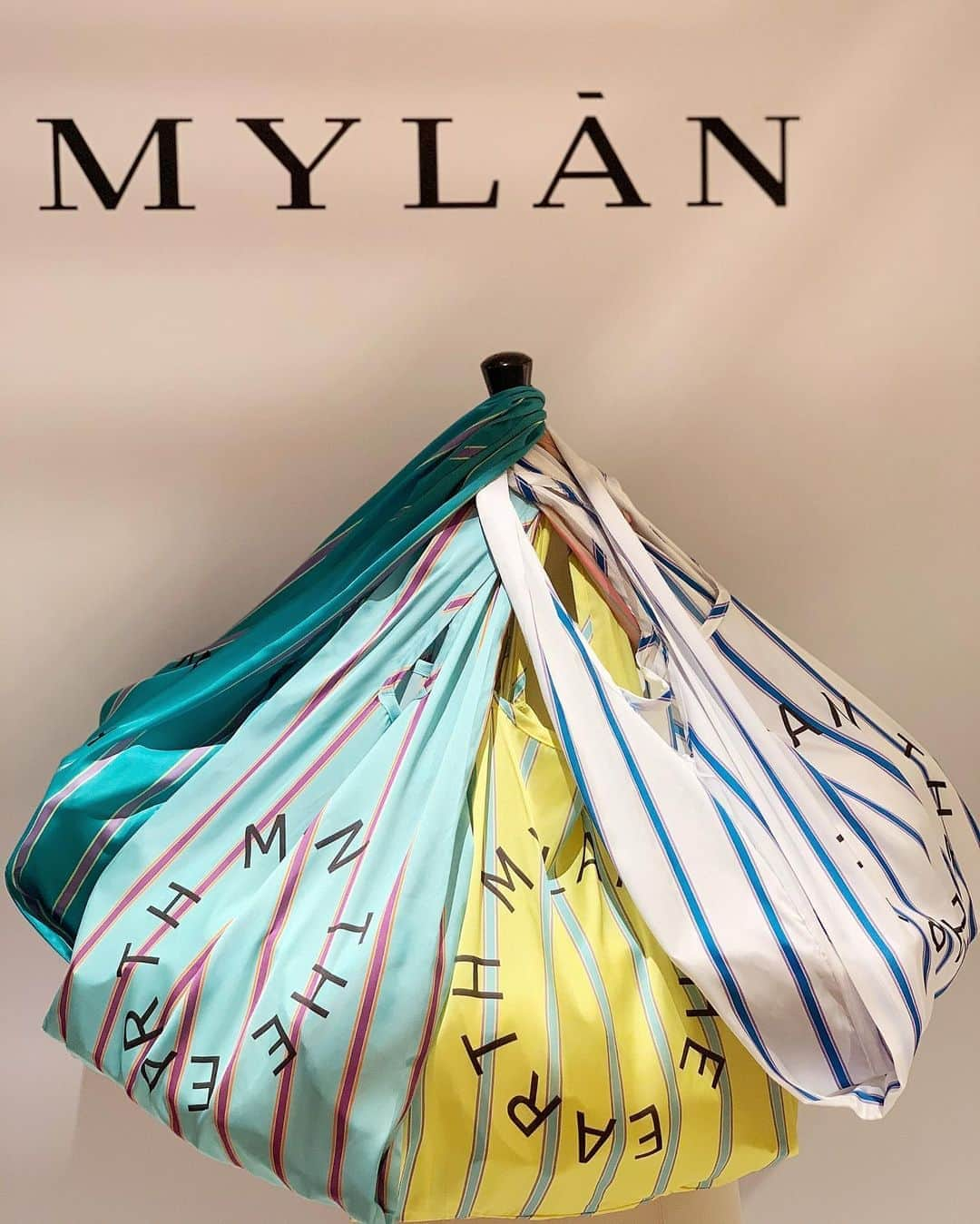 ISETAN PARK netさんのインスタグラム写真 - (ISETAN PARK netInstagram)「リネンシリーズの新作や「MYLAN THE EARTH」プロジェクトのアイテムも  スタイリストの佐々木敬子さんが厳選した、毎日を心地よく過ごすためのアイテムを展開する〈MYLAN/マイラン〉。 リネンシリーズの新作をはじめ、ものづくりを通じて地球や社会に還元することをテーマにした「MYLAN  THE EARTH」プロジェクトのアイテムなどをご紹介しています。  また特集ページでは佐々木さんの暮らしに欠かせない、「地球にやさしいかどうか」という日常における大切な選択基準や今だからこそ大切にしたい日々の過ごし方についてうかがいました。  本イベントの詳しい情報は、@isetan_shinjuku のストーリー「POP UP」、またはこちらから▼ https://www.mistore.jp/shopping/feature/women_f2/mylan1_w.html  MYLAN POP UP STORE ■7月15日（水）〜28日（火） ■本館2階＝センターパーク/ザ・ステージ＃2 ※数量に限りがある商品もございますので、品切れの際はご容赦ください。  @isetan_shinjuku_urbancloset @keikosasaki_mylan #mylan #マイラン #佐々木敬子 #夏コーデ #夏ファッション #fashion #ファッション #新宿 #伊勢丹 #新宿伊勢丹 #伊勢丹新宿 #伊勢丹新宿店 #三越伊勢丹オンラインストア #TOKYO #SHINJUKU #ISETAN」7月17日 15時33分 - isetan_shinjuku