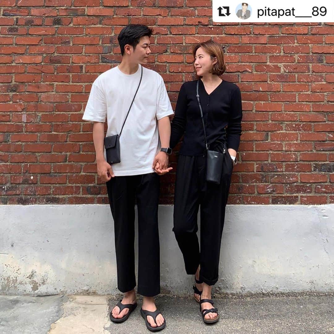 DAKS Koreaさんのインスタグラム写真 - (DAKS KoreaInstagram)「#Repost @pitapat___89 with @make_repost ・・・ 커플로도 함께 착용하기 좋은 닥스 미니백 시리즈, 올 여름은 두 손 가볍게 미니백과 함께 해보세요. . #DBWA0F096BK #DBWA0FE30BK . #닥스 #닥스코리아 #닥스악세서리 #닥스액세서리 #DAKS #DAKSACCESSORIES #Lfmall #닥스가방 #크로스백 #마이크로백 #미니크로스백 #미니백 #휴대폰가방 #텀블러가방 #텀블러백 #초미니크로스백 #크로스지갑 #선물추천 #데일리룩 #ootd」7月17日 15時47分 - dakskorea_accessories