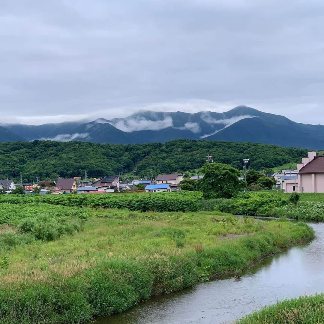 北海道様似町東京事務所さんのインスタグラム写真 - (北海道様似町東京事務所Instagram)「様似町からです  From Samani  #アポイ岳#日高山脈#日高山脈襟裳国定公園 #様似川#田舎の風景 #田舎#田舎暮らし#適疎#適当に疎のある暮らし 自然#自然が好きな人と繋がりたい  #登山#mountain #山 #ジオパーク #写真#写真好きな人と繋がりたい  #登山好きな人と繋がりたい #アポイ岳ジオパーク #geopark #samani #hokkaido #japan  #北海道#様似町」7月17日 7時09分 - samanitokyo