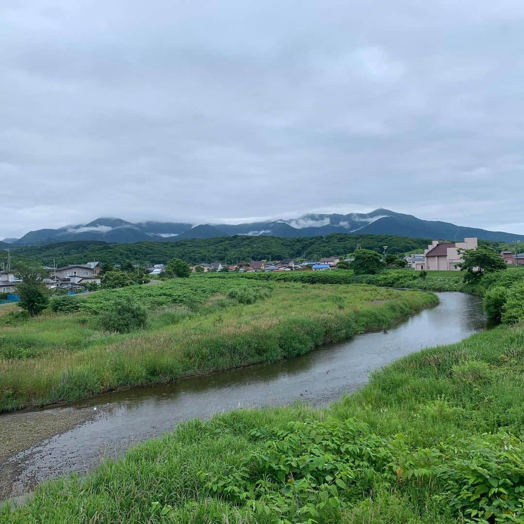 北海道様似町東京事務所さんのインスタグラム写真 - (北海道様似町東京事務所Instagram)「様似町からです  From Samani  #アポイ岳#日高山脈#日高山脈襟裳国定公園 #様似川#田舎の風景 #田舎#田舎暮らし#適疎#適当に疎のある暮らし 自然#自然が好きな人と繋がりたい  #登山#mountain #山 #ジオパーク #写真#写真好きな人と繋がりたい  #登山好きな人と繋がりたい #アポイ岳ジオパーク #geopark #samani #hokkaido #japan  #北海道#様似町」7月17日 7時09分 - samanitokyo