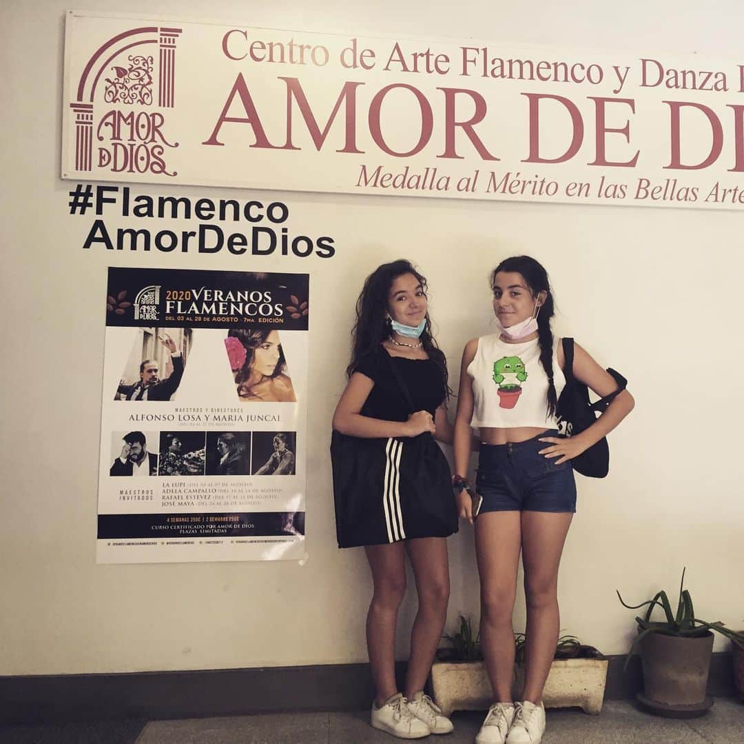La Pulgaさんのインスタグラム写真 - (La PulgaInstagram)「Semanas maravillosas en @amordediosflamenco con la maestra @belenlopezflamenco !!!! 😍❤️🥰 con mi @claudialautrerana !!👏🏽👏🏽❤️」7月17日 7時12分 - itziarcano_