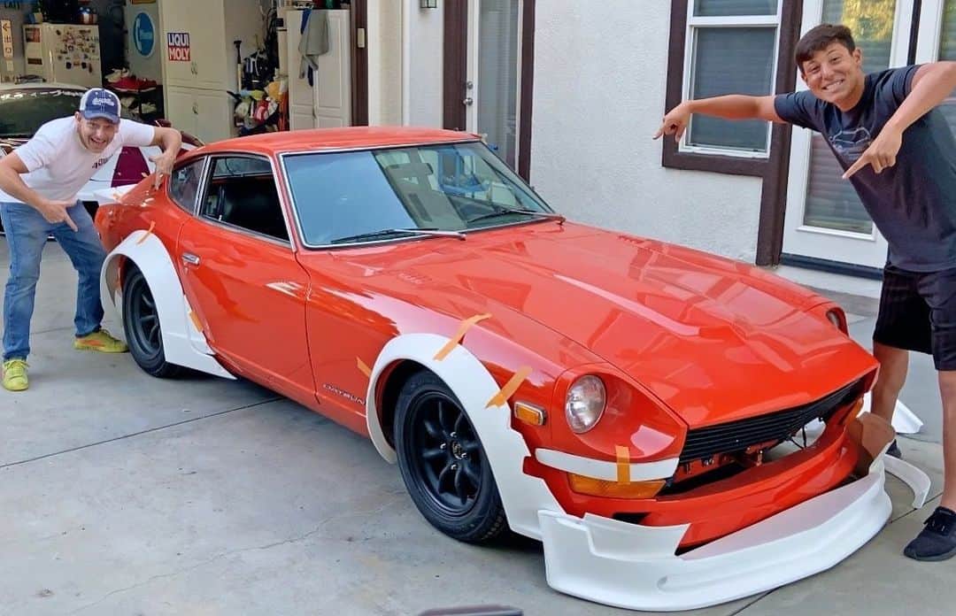 スティーブのインスタグラム：「Is this Z gonna be sick or ??? I wanted something different.. something unique.. a real taste of old school Japan.. I think this Banzai Racing Equipment body kit does the job!!! Thoughts?? @banzairacing  NEW Video now love. Link in profile. アメリカのダットサンに日本の族車スタイルボディーキット！！バッチリじゃない？？アメリカ人にどういう反応があるのでしょうか？ #datsun #datsun240z  #widebodykit #widebody #japanstyle  #bosozoku #zokusha #フェアレディz  #族車 #ダットサン」