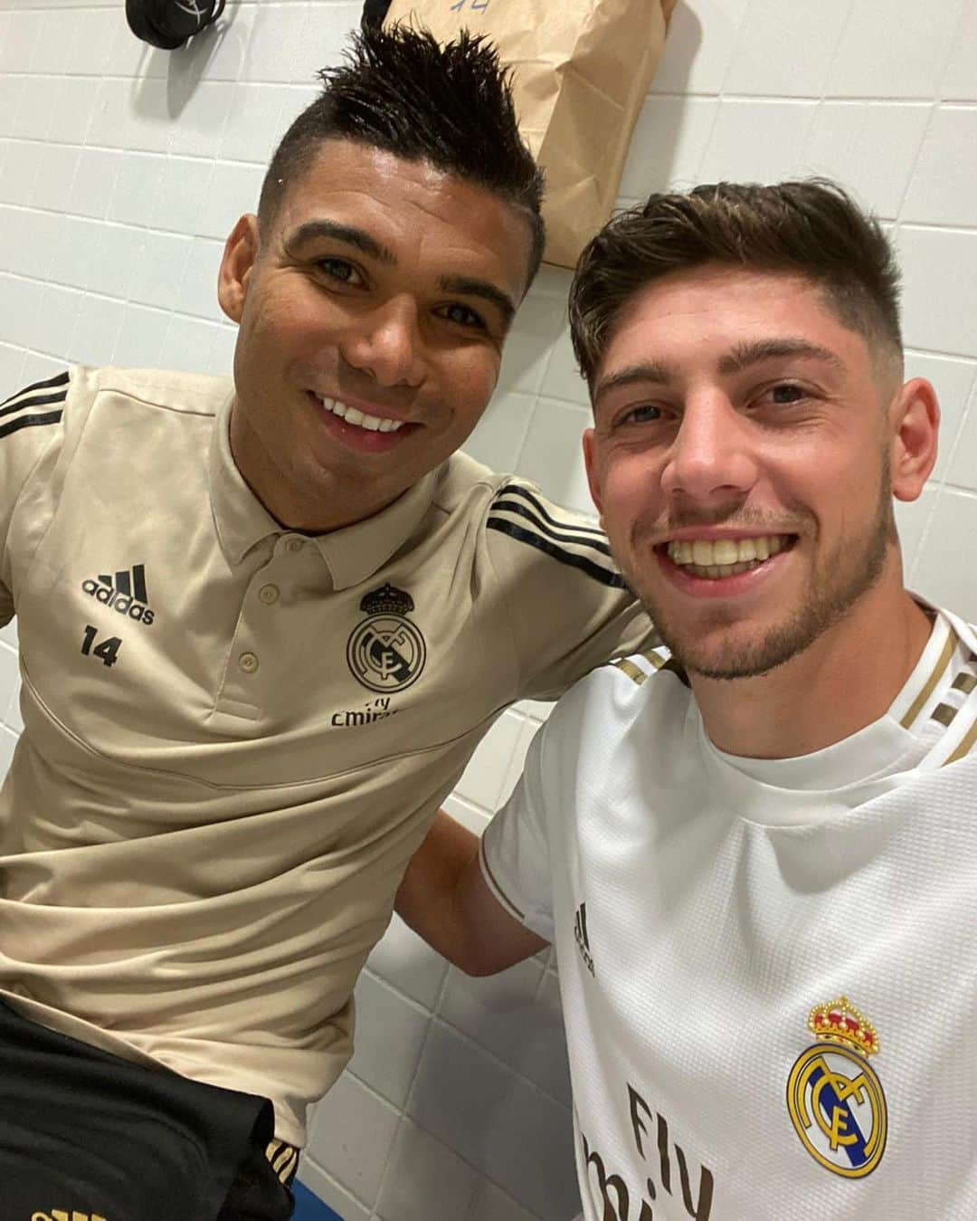 フェデリコ・バルベルデさんのインスタグラム写真 - (フェデリコ・バルベルデInstagram)「34 🏆 CAMPEONES! #RMLiga #HalaMadrid」7月17日 7時35分 - fedevalverde