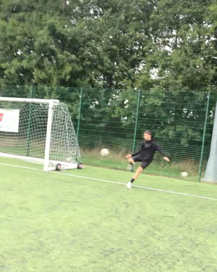 F2Freestylersのインスタグラム：「@f2academy BALLER @ergys_jr7 showing them Spin Tekkers 💫 👏🏻 👏🏻 👏🏻」