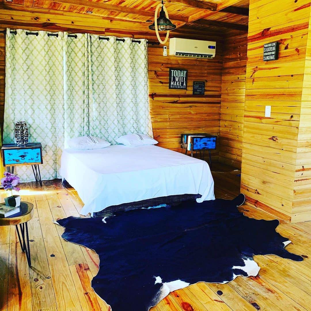 ジョーダン・ノルベルトのインスタグラム：「Siguesno en Instagram @haciendavistalinda 🦚🌲🌴🦆」