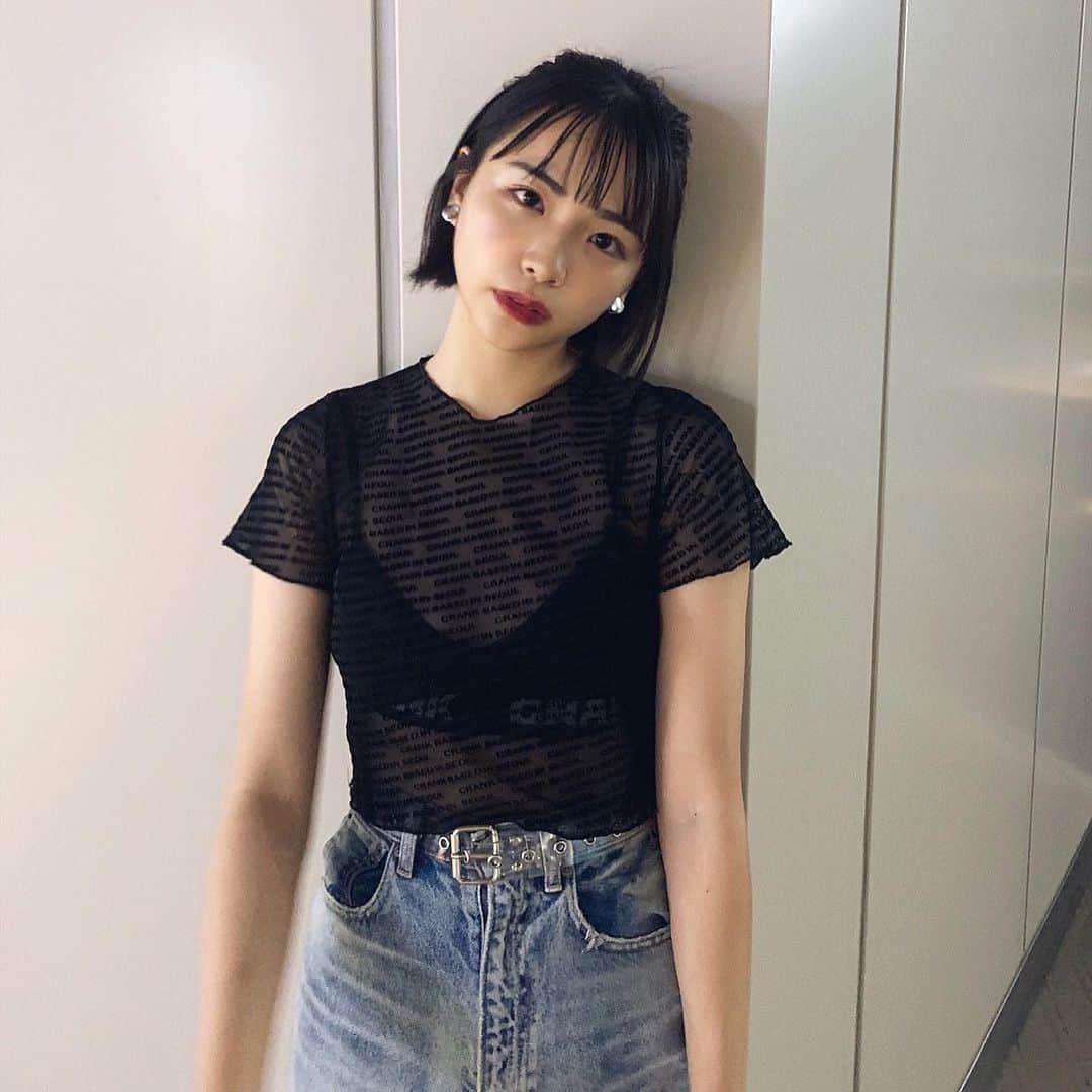 麻生果恩のインスタグラム：「この服が着れる季節になりました🧏‍♀️🖤」